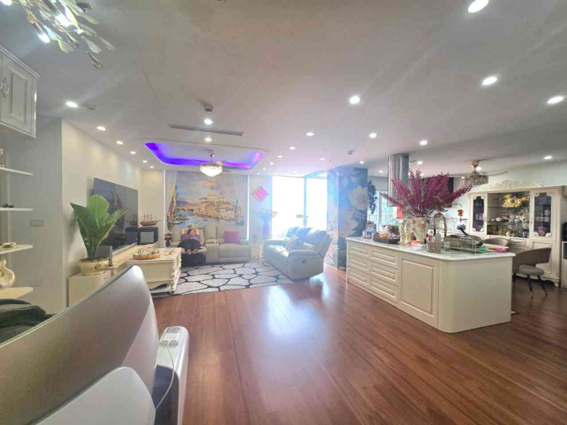 Căn hộ sang giữa lòng Giảng Võ - 4 ngủ rộng rãi view xịn