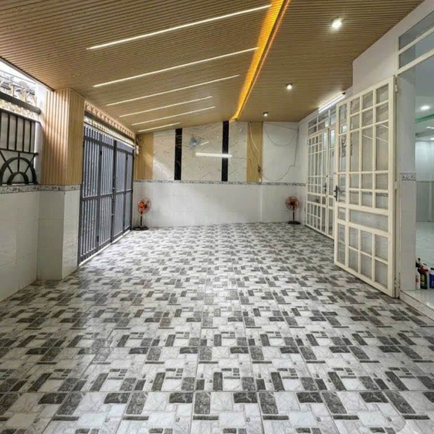 Bán nhà riêng 2 tầng - Khu Tên Lửa - Bình Tân - DT: 86.5m² - giáp Quận 6