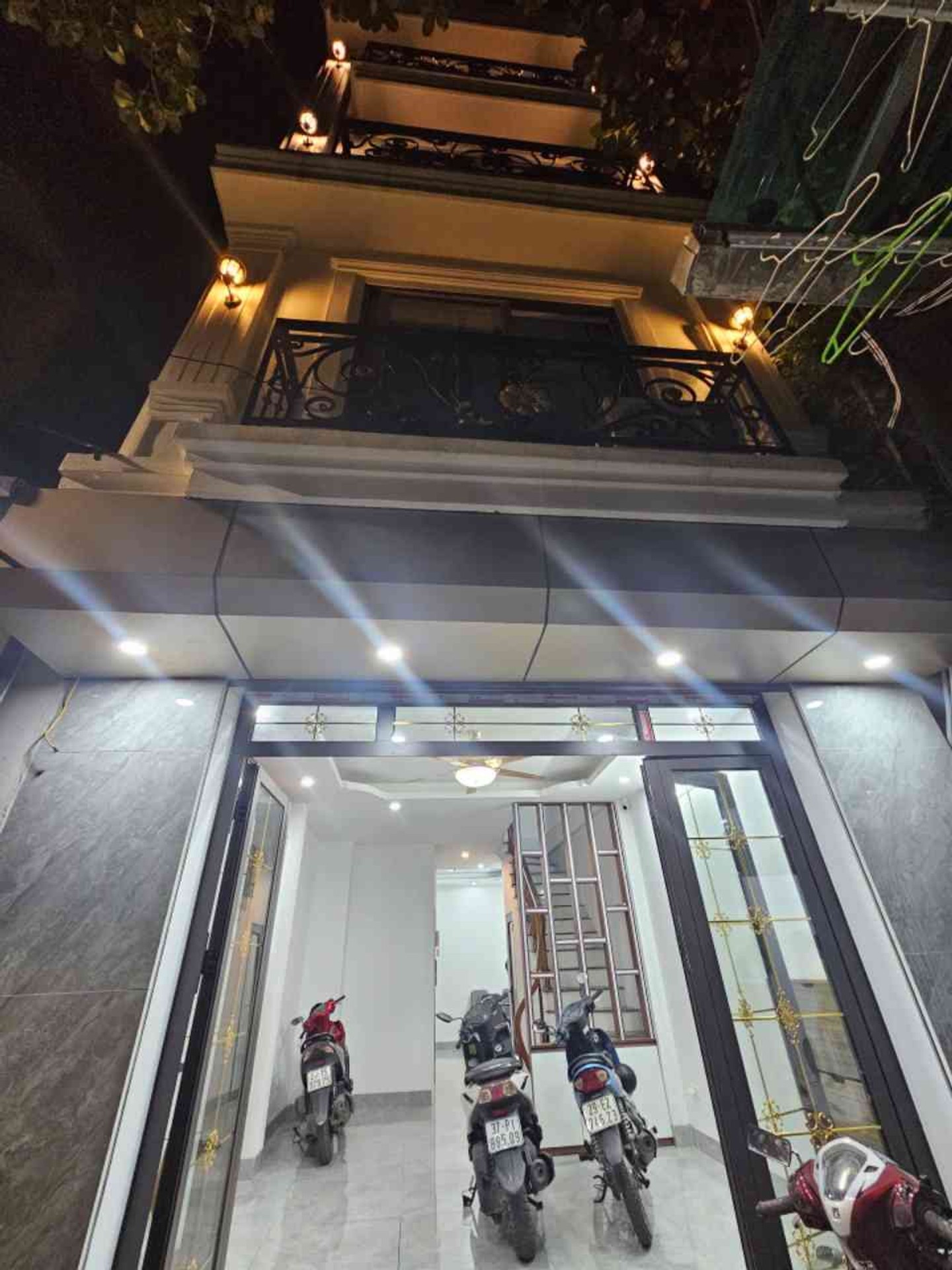 Bán nhà Thạch Bàn Long Biên - 5 tầng thang máy, 6 phòng ngủ, đầy đủ nội thất - 46m2 hơn 8 tỷ