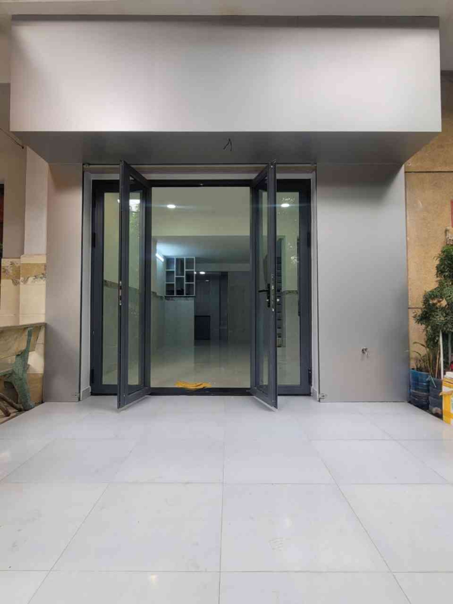 Bán nhà mặt phố Tân Phú 60m2 2 tầng mặt tiền 3.7m vị trí kinh doanh tốt
