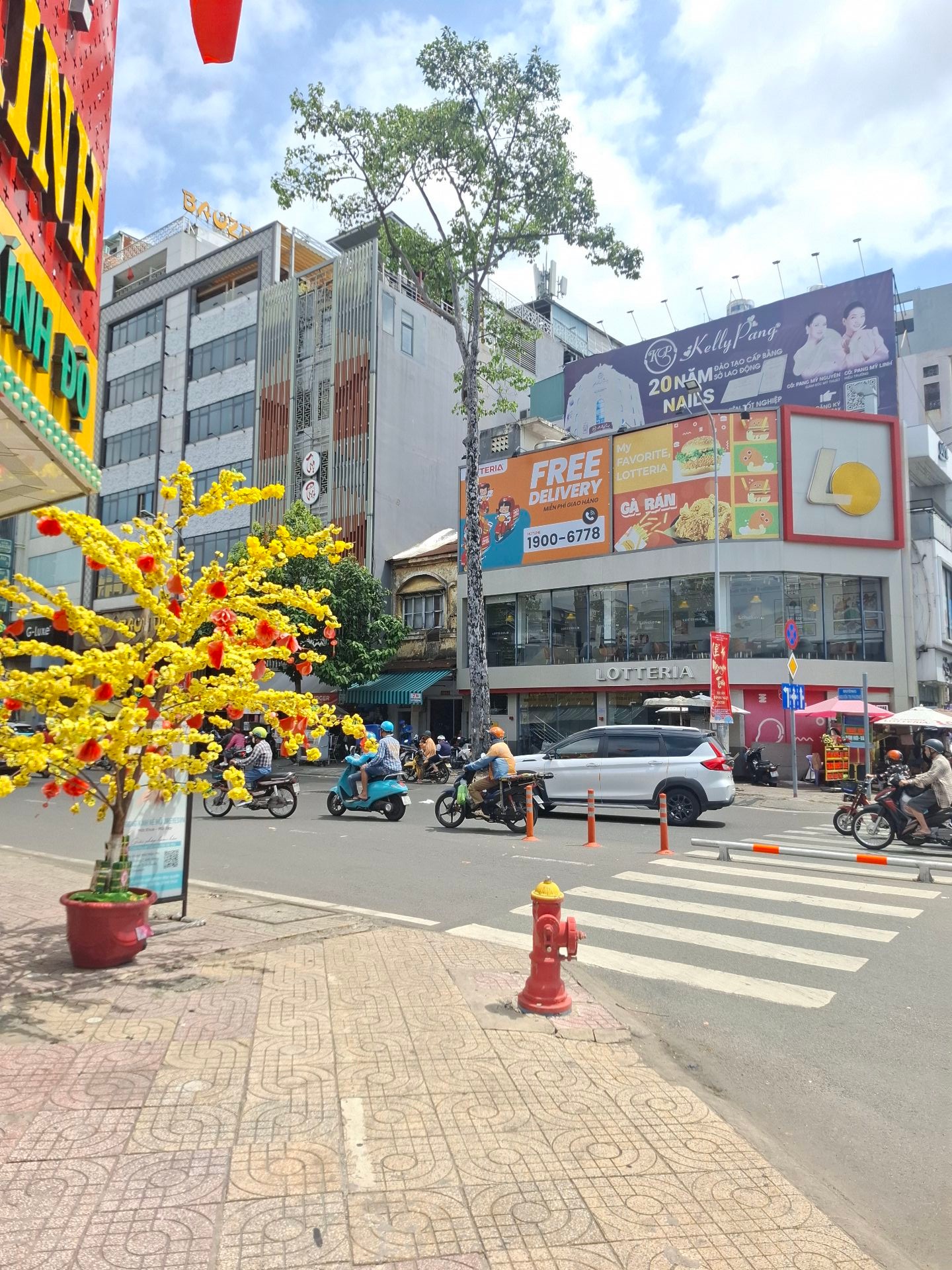 Nhà mặt phố kinh doanh sầm uất tại trung tâm thành phố