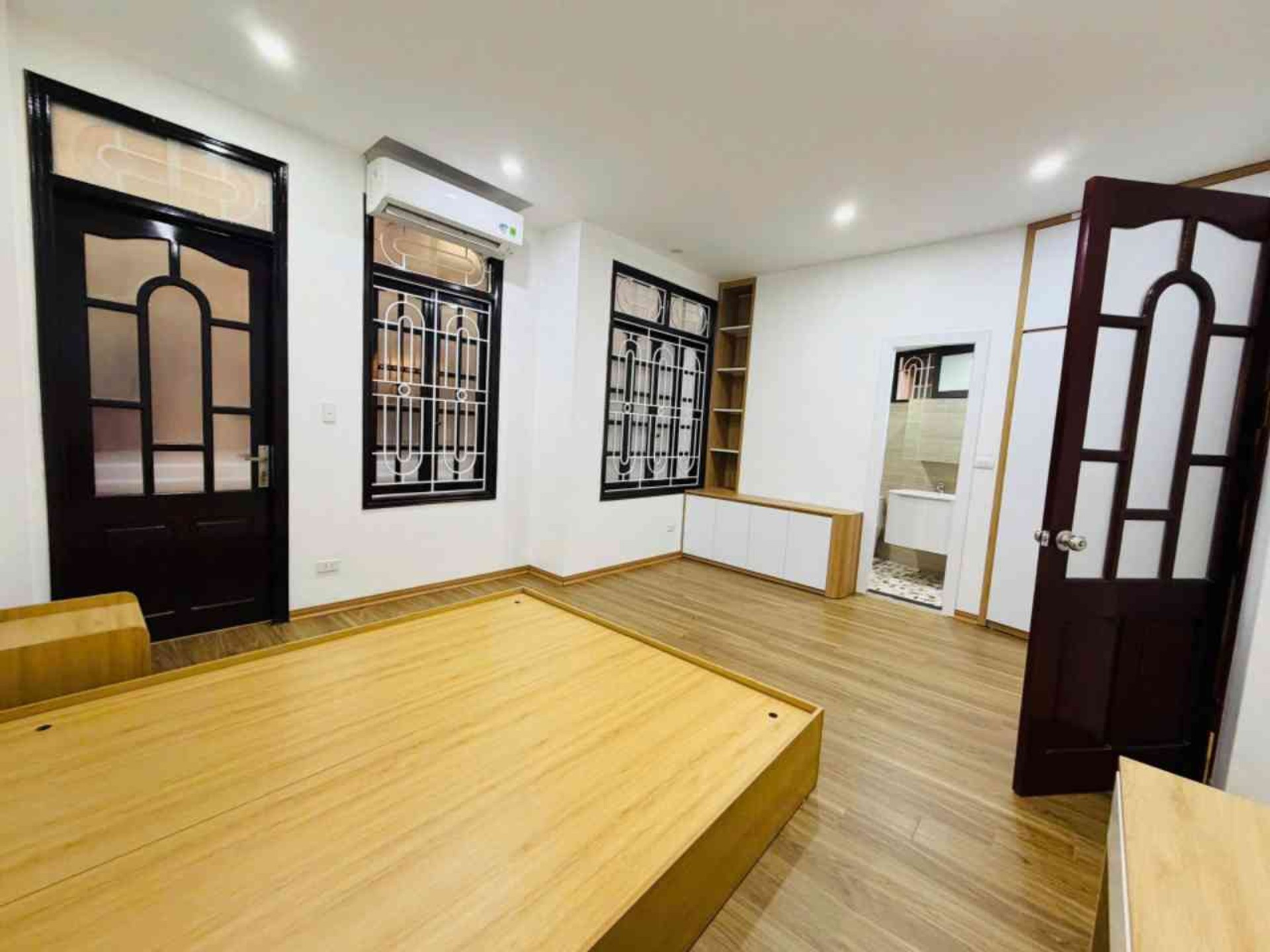 NHÀ ĐẸP PHỐ HOÀNG SÂM - KHU DÂN TRÍ CAO - GẦN PHỐ - CỰC HIẾM NHÀ BÁN - CHỦ THIỆN CHÍ BÁN