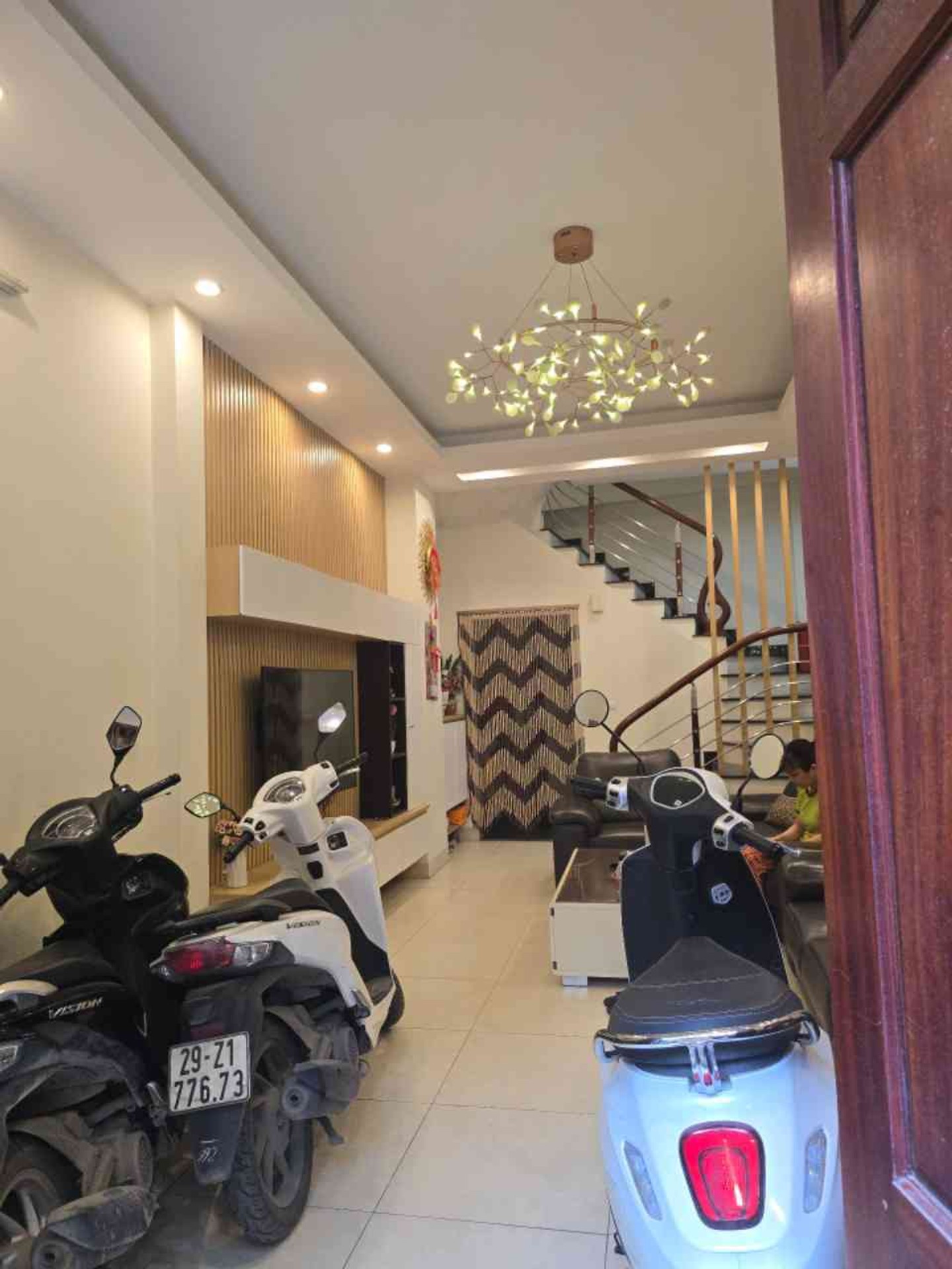 Nhà Lô Góc 5 Tầng Trung Tâm Phú Đô, Giá Tốt Hấp Dẫn