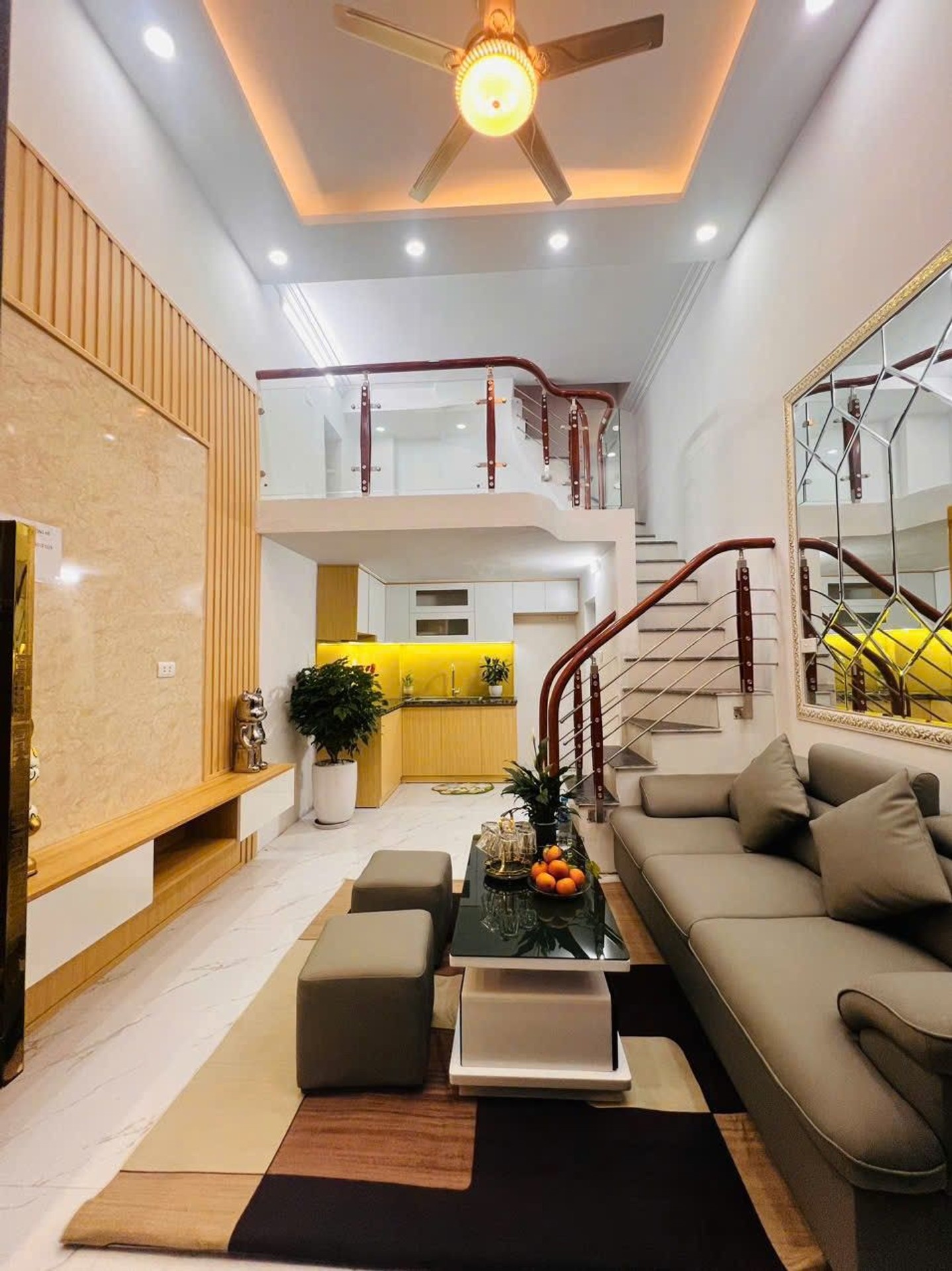 Nhà 4,5 tầng thiết kế hiện đại gần trung tâm Hai Bà Trưng