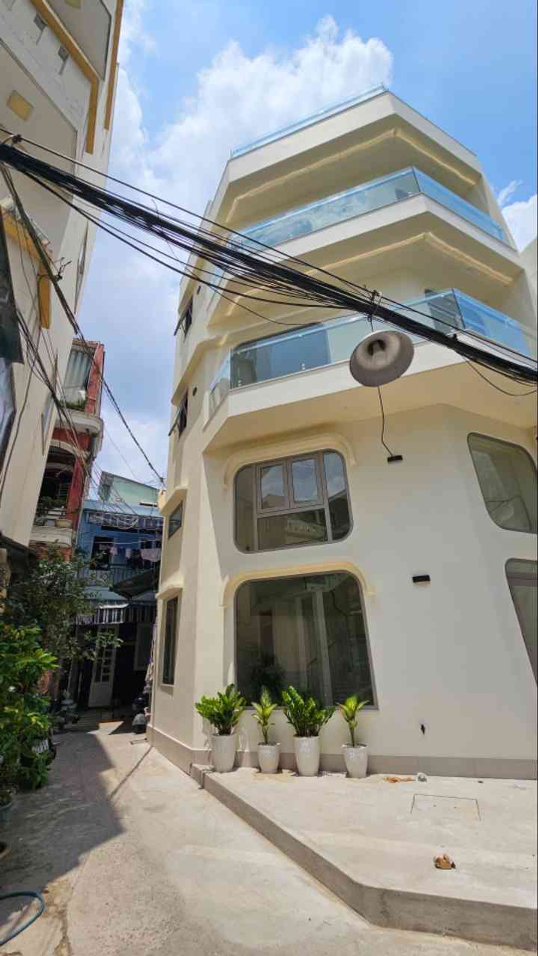 Nhà riêng tầm hơn 2 tỷ, lại có ô tô đỗ sát nhà — nghe hơi khó tin nhưng có thật. 👀