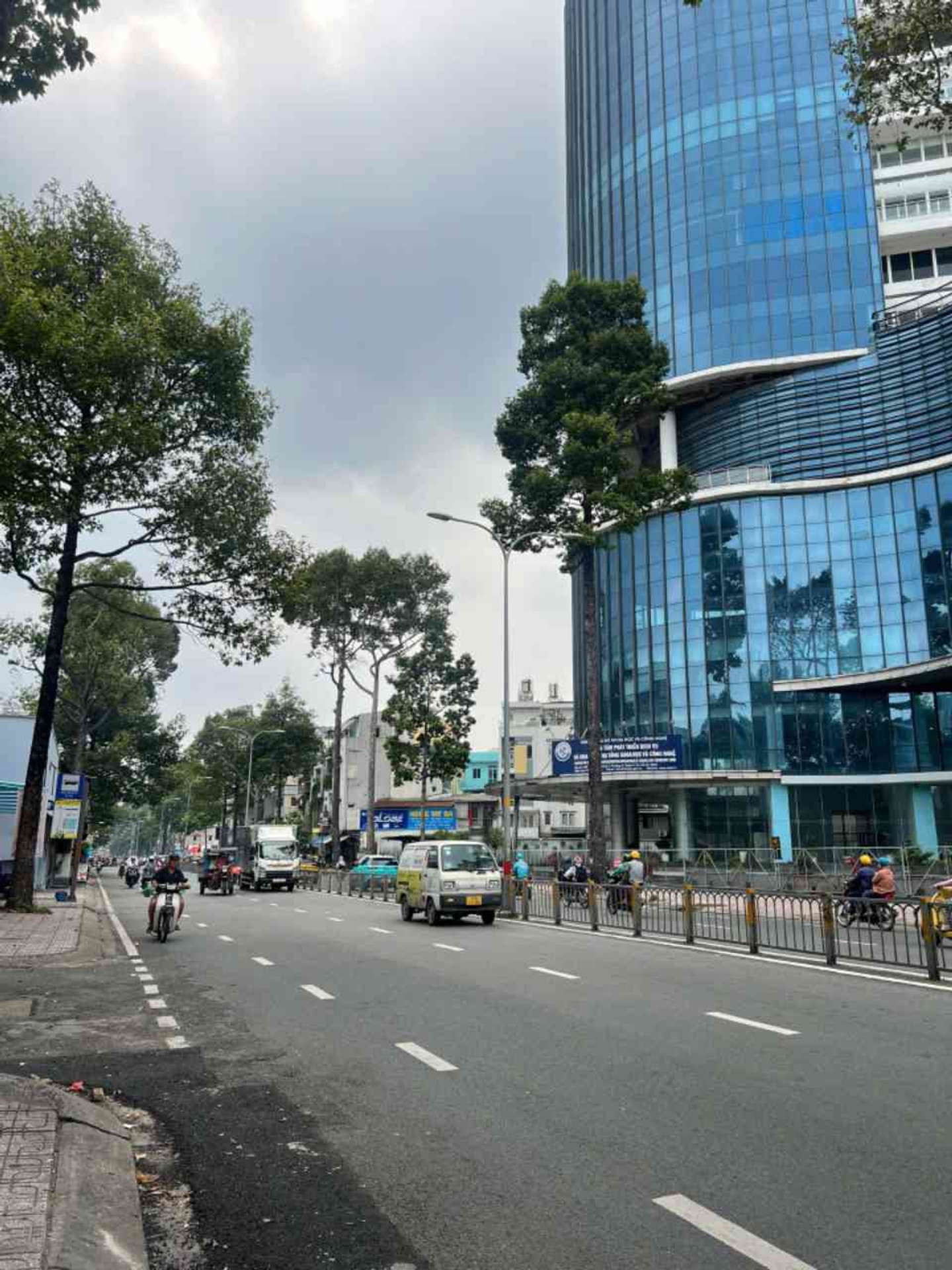 🚗 Vị trí mặt tiền kinh doanh sầm uất, tuyến đường huyết mạch trung tâm Quận 11.