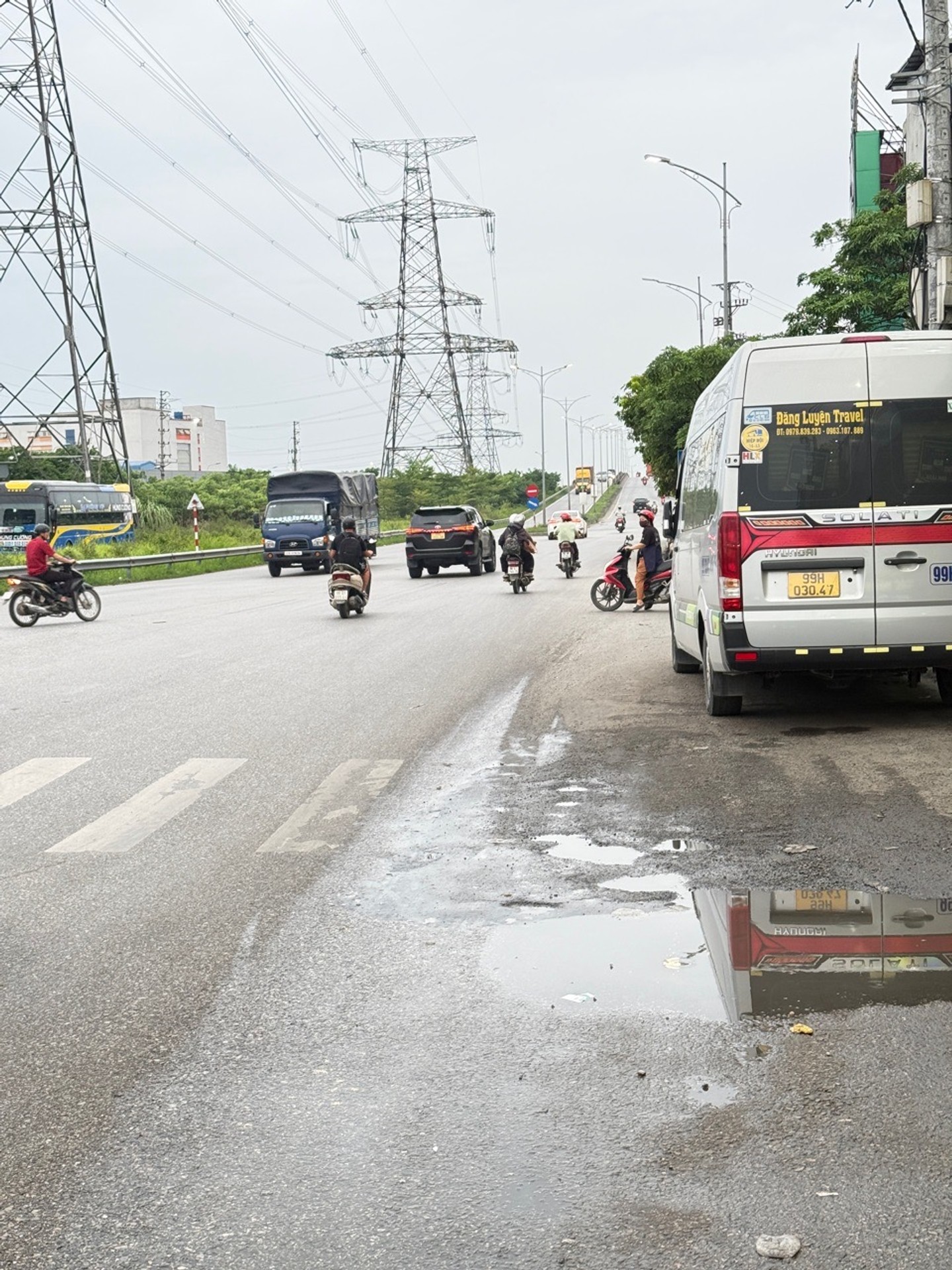Nhà mặt phố 4 tầng 7 phòng ngủ, phù hợp kinh doanh tại Hoàn Sơn