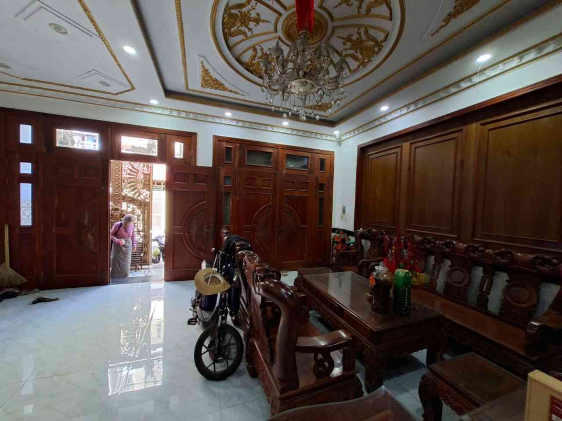 Nhà 5 tầng 6 phòng ngủ, thang máy, gần ga T3 sân bay Tân Bình