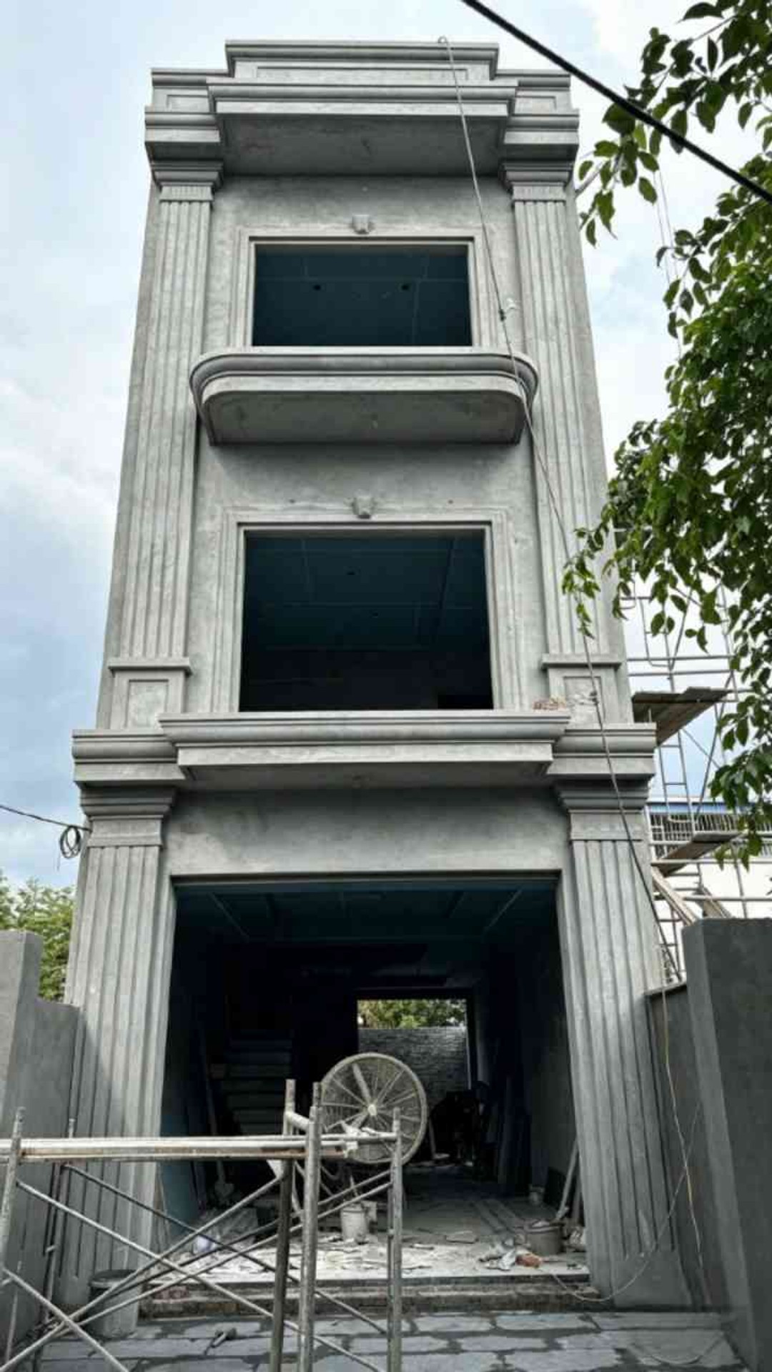 Nhà riêng 3 tầng, diện tích rộng, thuận tiện giao thông tại quận Minh Kha
