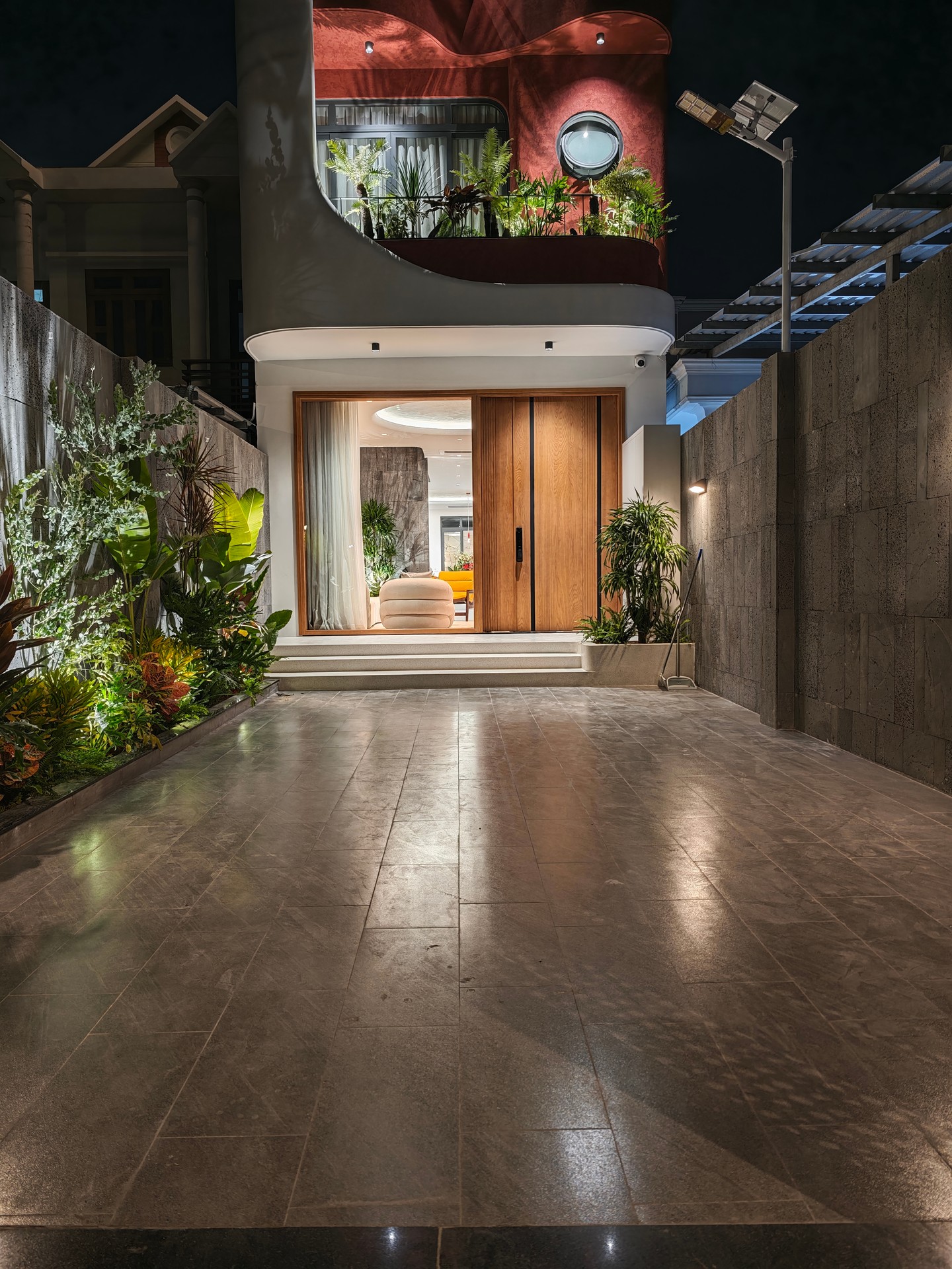 Nhà phố duy nhất mặt tiền rộng, thang máy, view sông hiếm có tại Nhà Bè