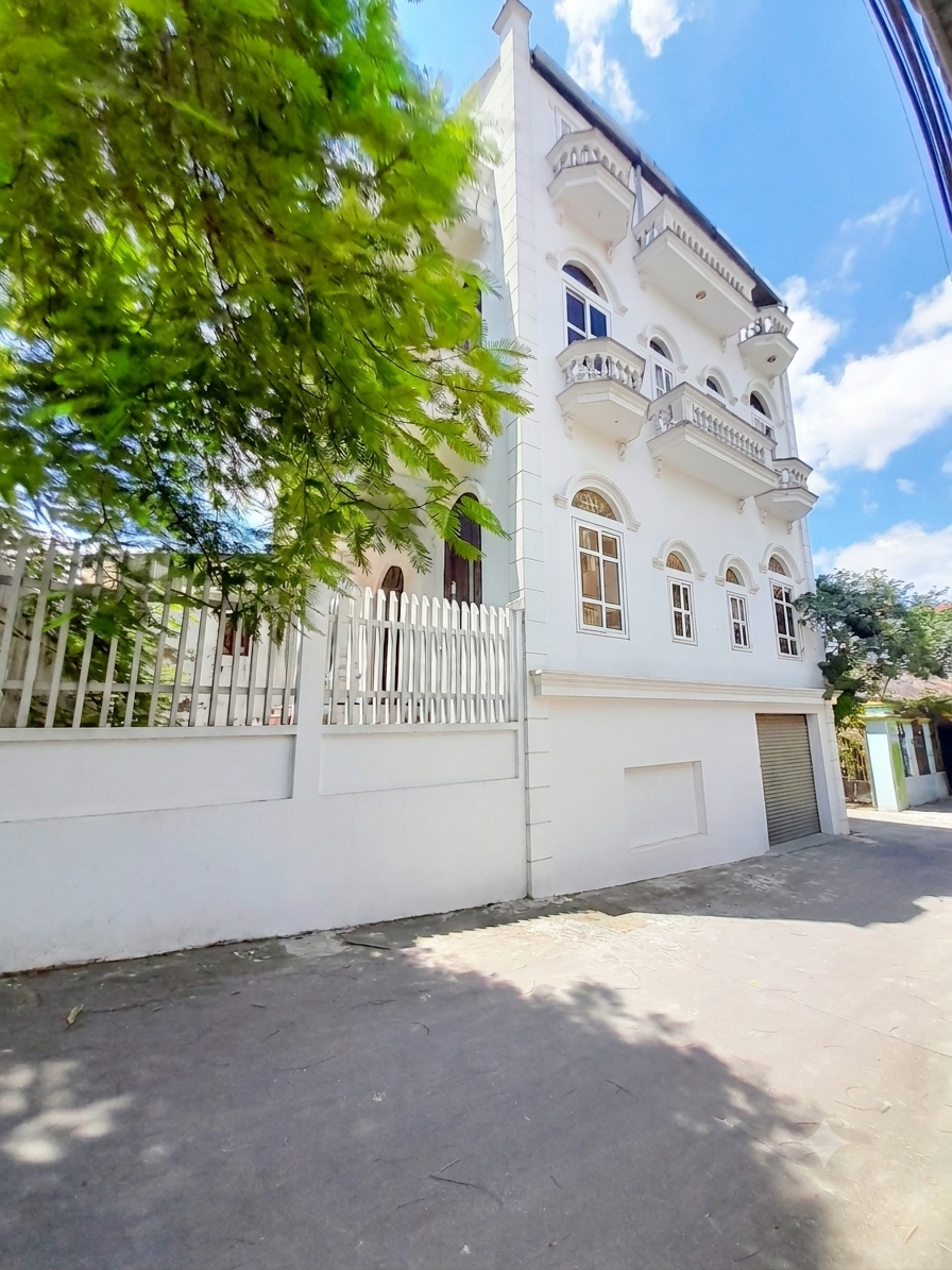 Bán nhà mặt phố lô góc view sông rộng 152.9m² tại khu vực yên tĩnh, giá 7.95 tỷ