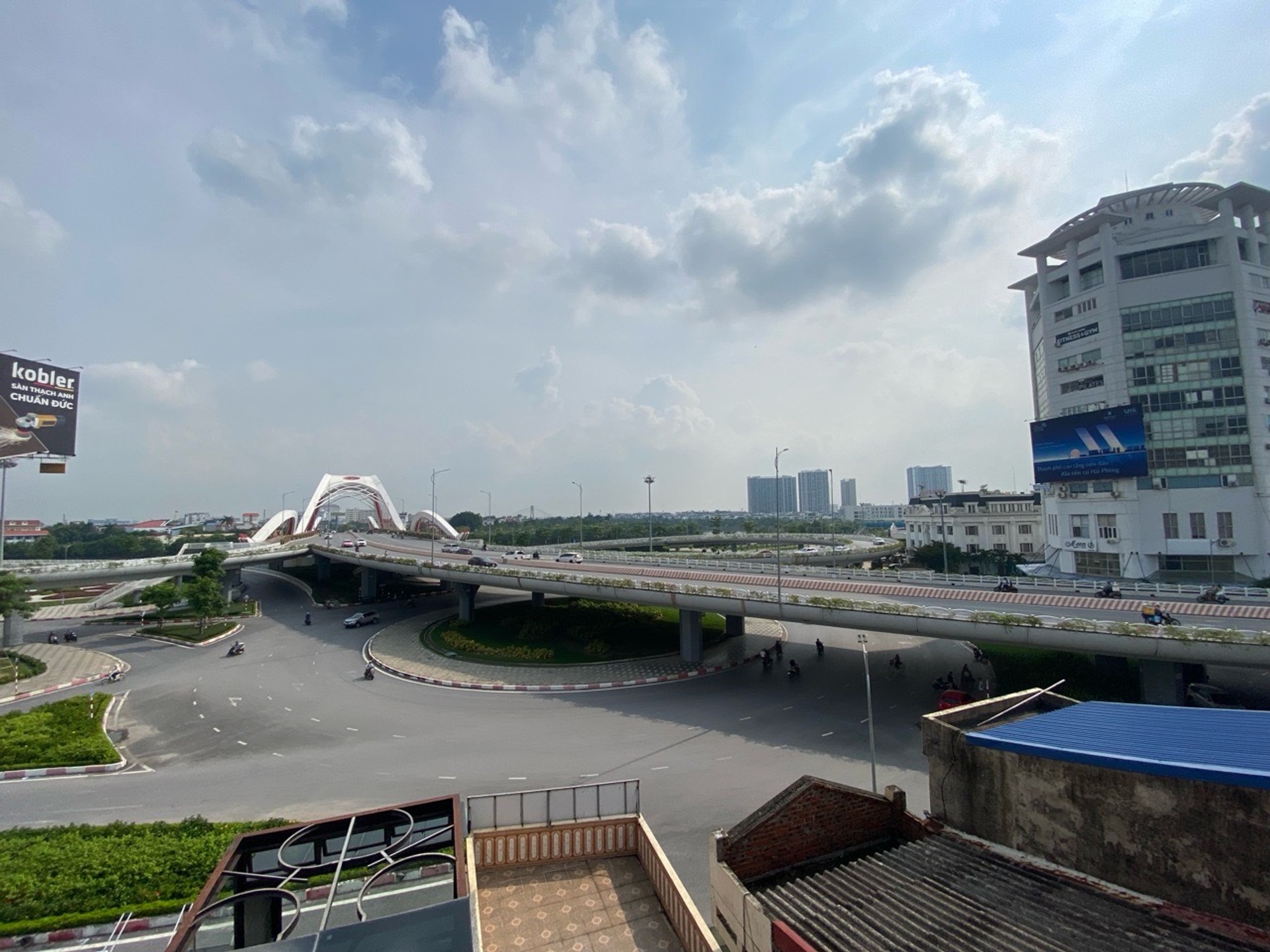 Nhà mặt phố 5 tầng hướng Tây Bắc tại Cầu Rào 1 tiện lợi kinh doanh