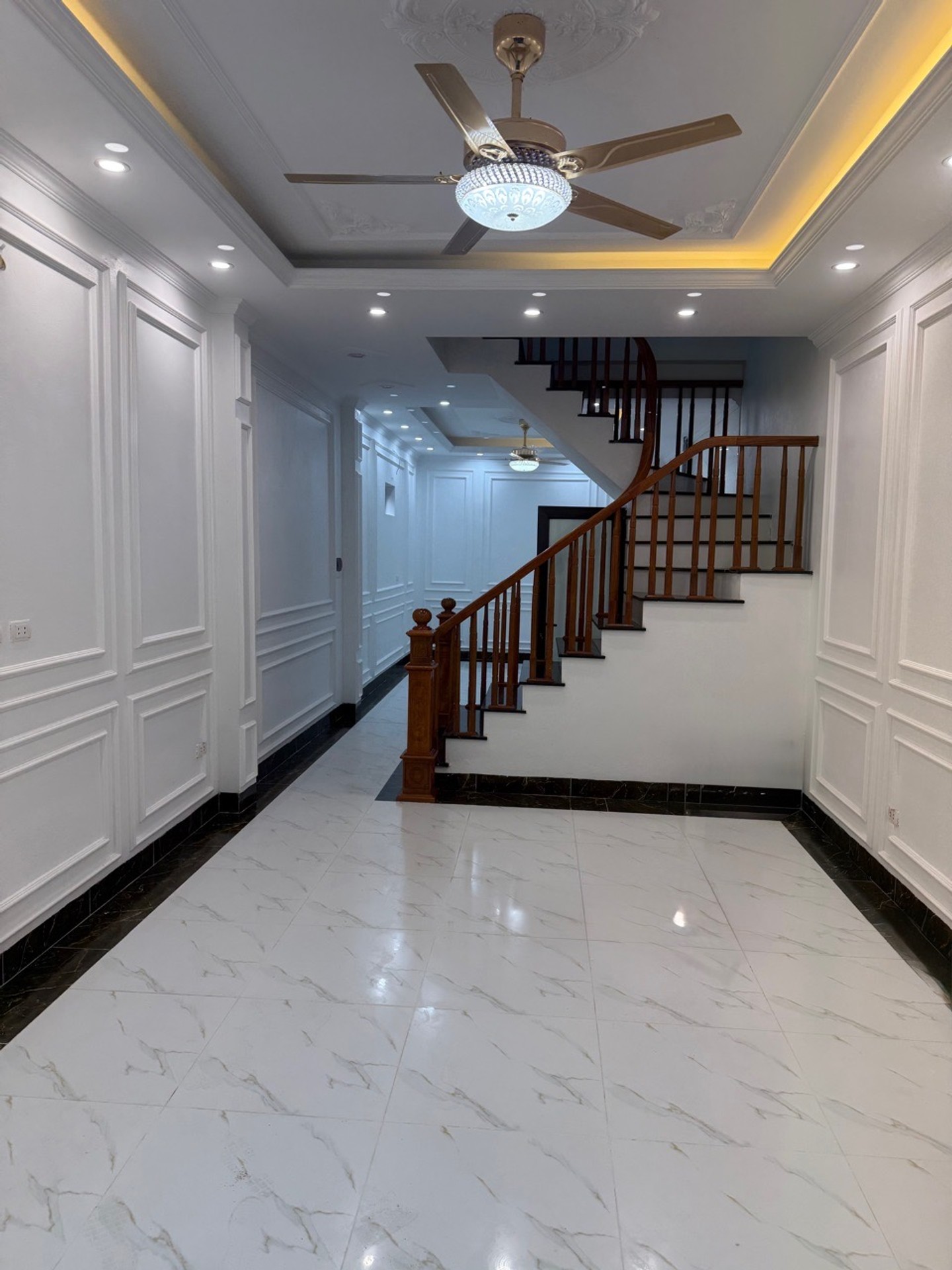 Siêu phẩm nhà riêng lô góc Định Công, ô tô đỗ cửa, giá tốt khó tìm