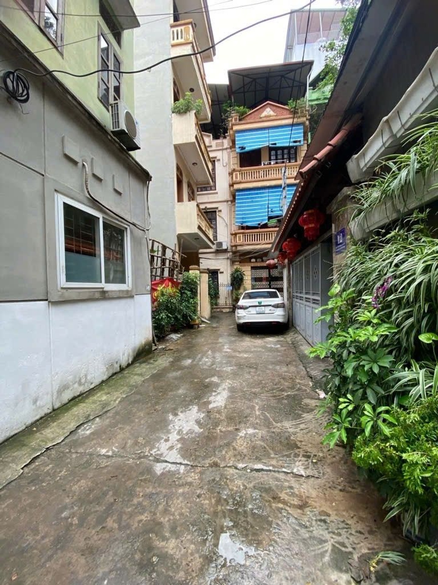 Mảnh Đất Vàng Lạc Long Quân, Ô Tô Đỗ Cửa, vài bước ra mặt phố.
