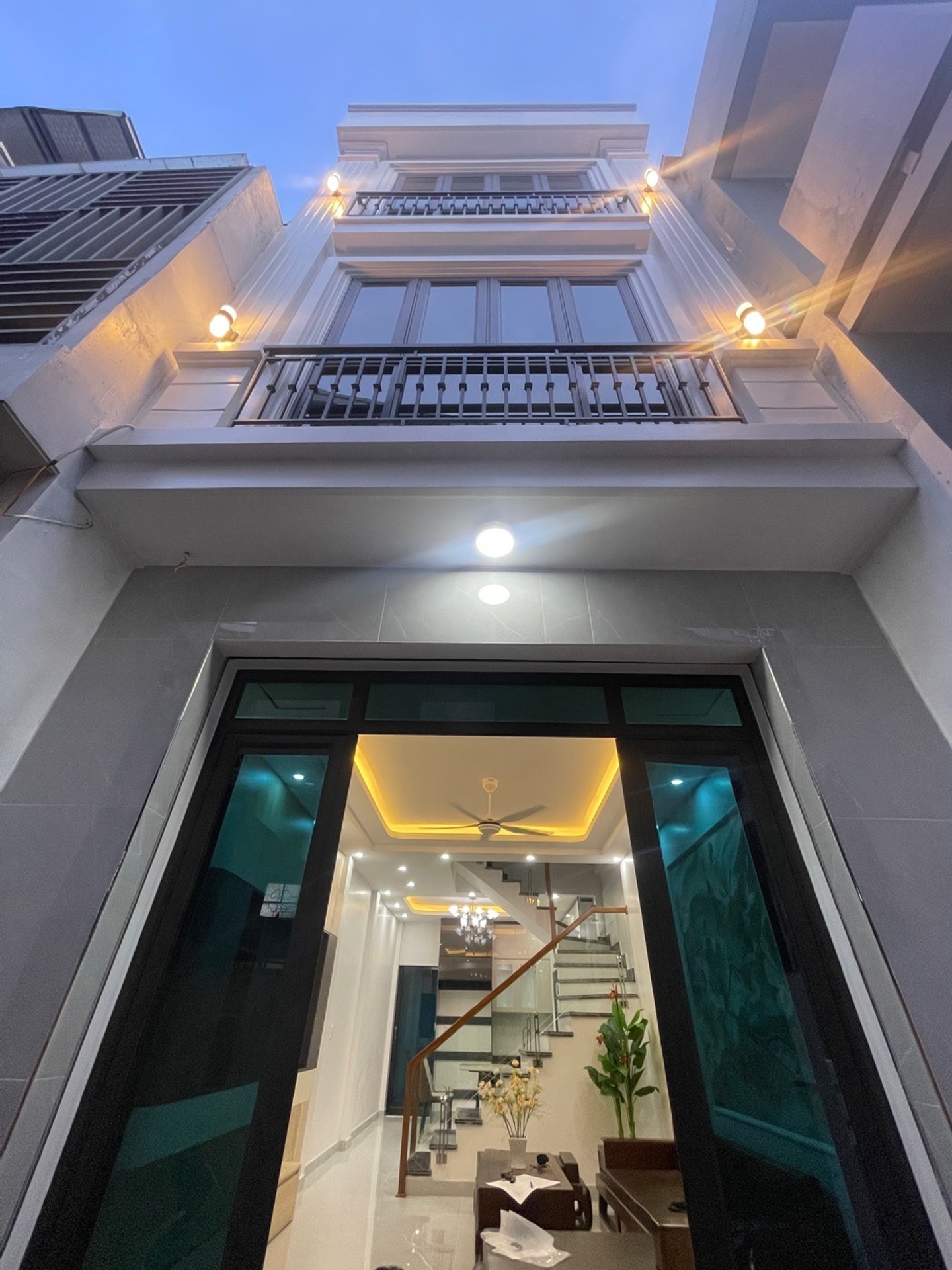 Nhà riêng 4 tầng xây mới gần khu vực chợ tại quận đông dân