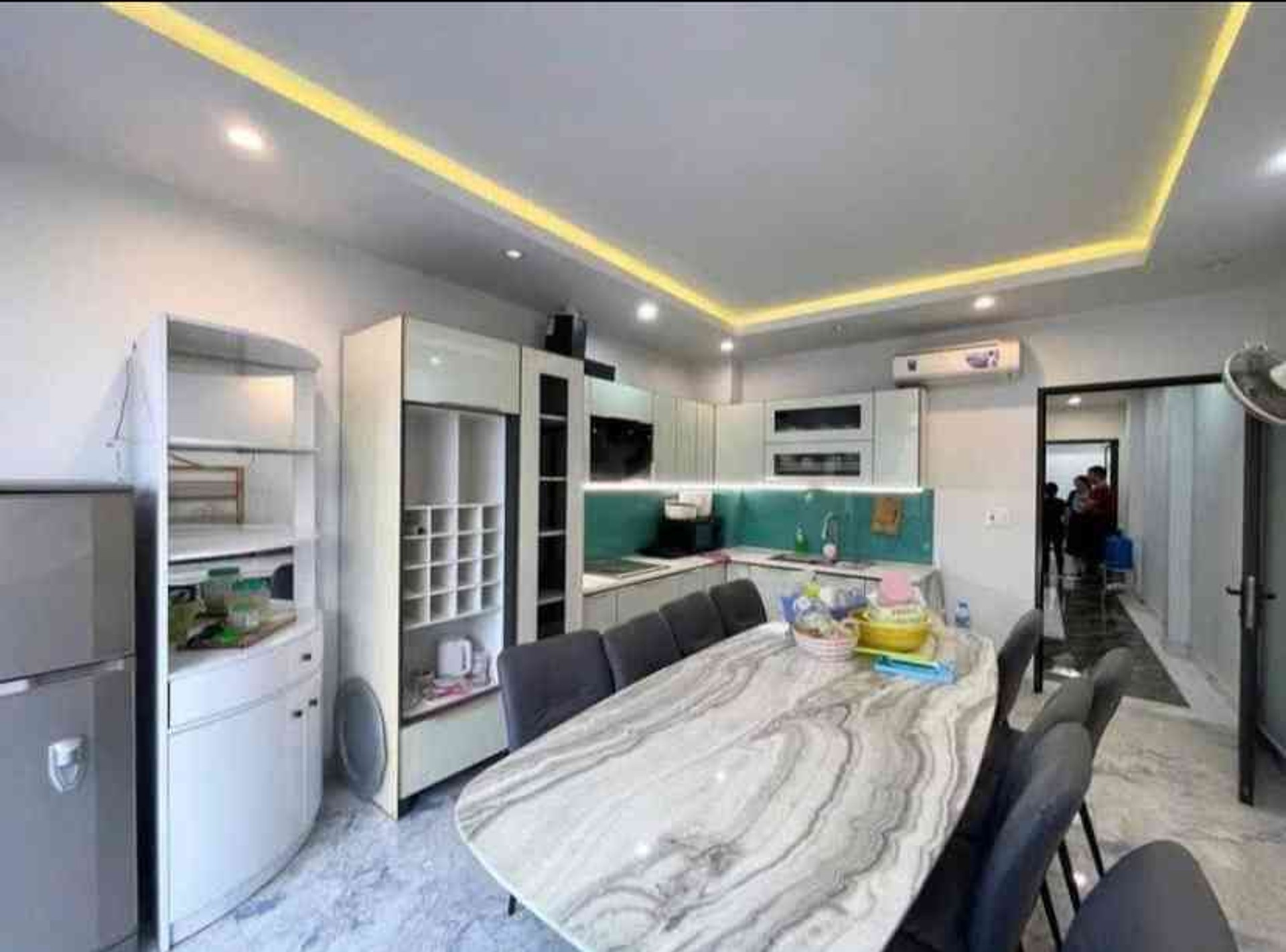 BÁN NHÀ 5 TẦNG THANG MÁY SẴN DÒNG TIỀN LÊ HỒNG PHONG - GIA VIÊN - HƠN 10 TỎI CHÚT