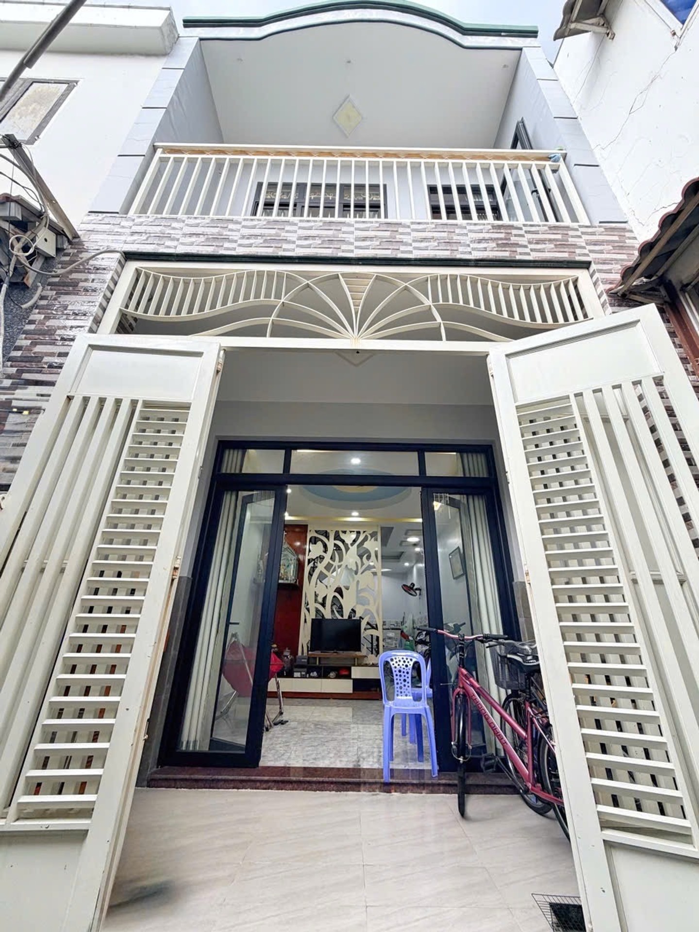 Cơ hội vàng sở hữu nhà 2 tầng thiết kế hiện đại tại Quận 7