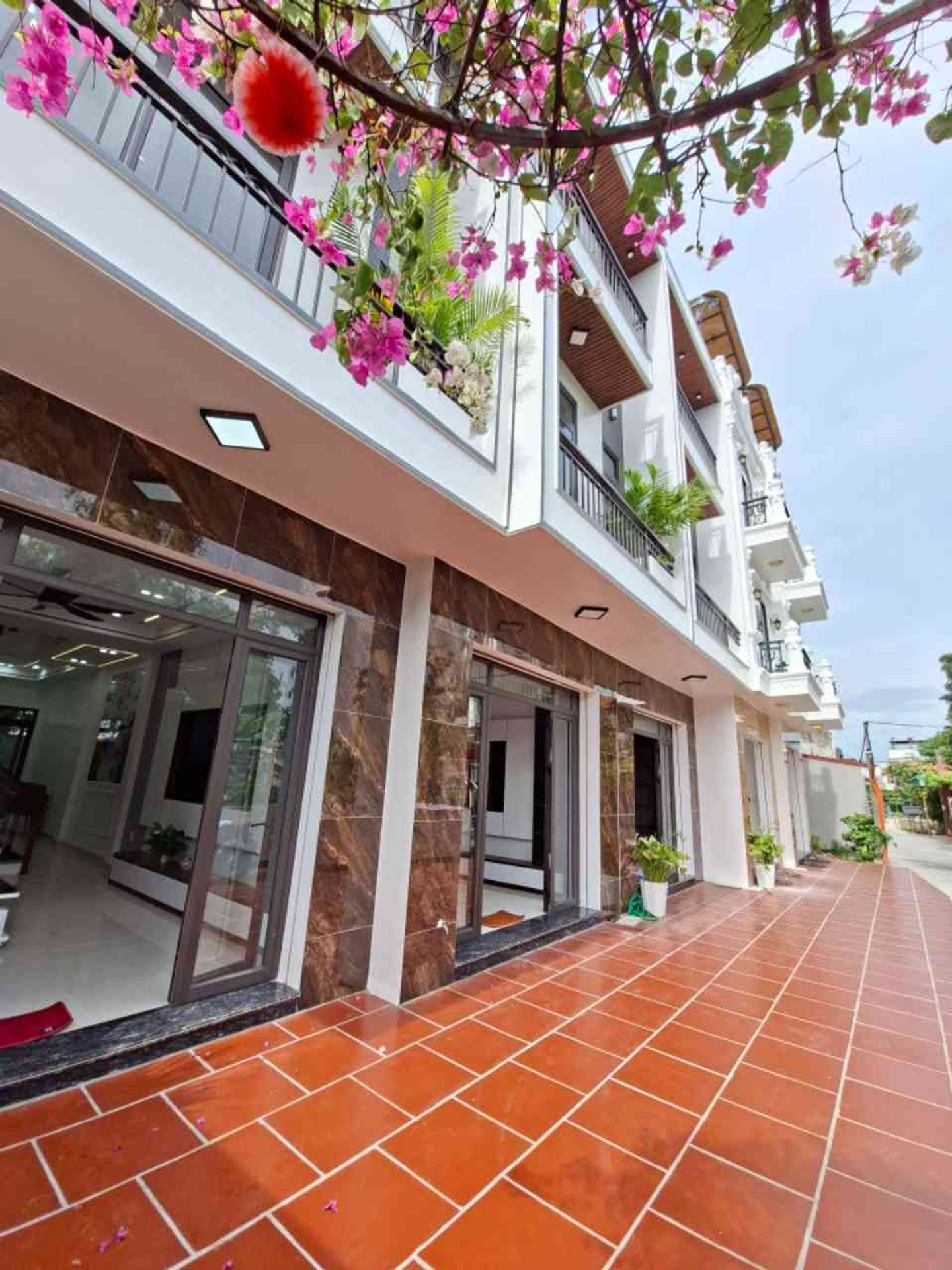 Nhà 3 tầng thiết kế tiện nghi tọa lạc tại khu vực phát triển của Kiến An
