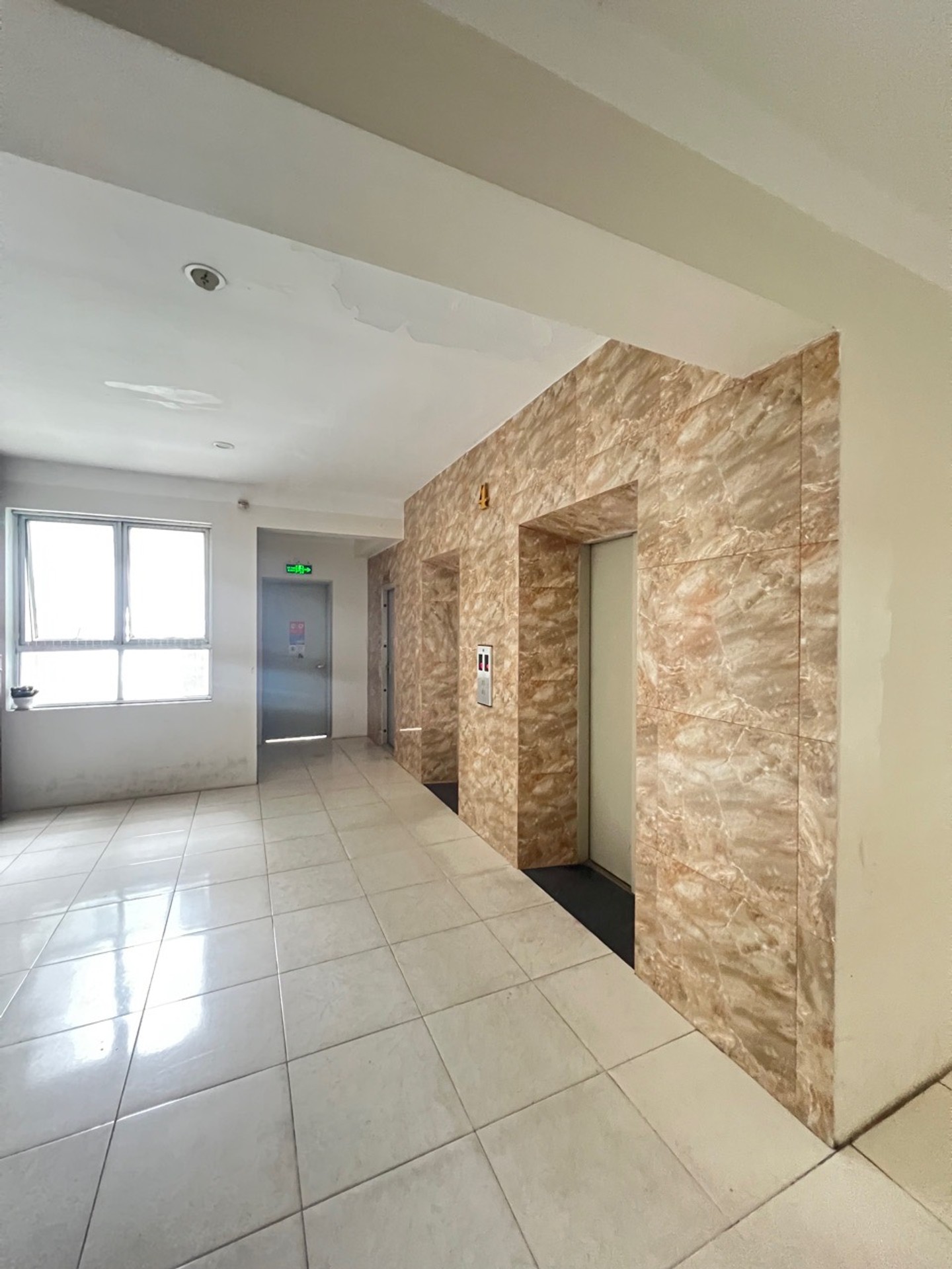 Căn hộ 2 phòng ngủ tại khu đô thị Việt Hưng, view đường lớn