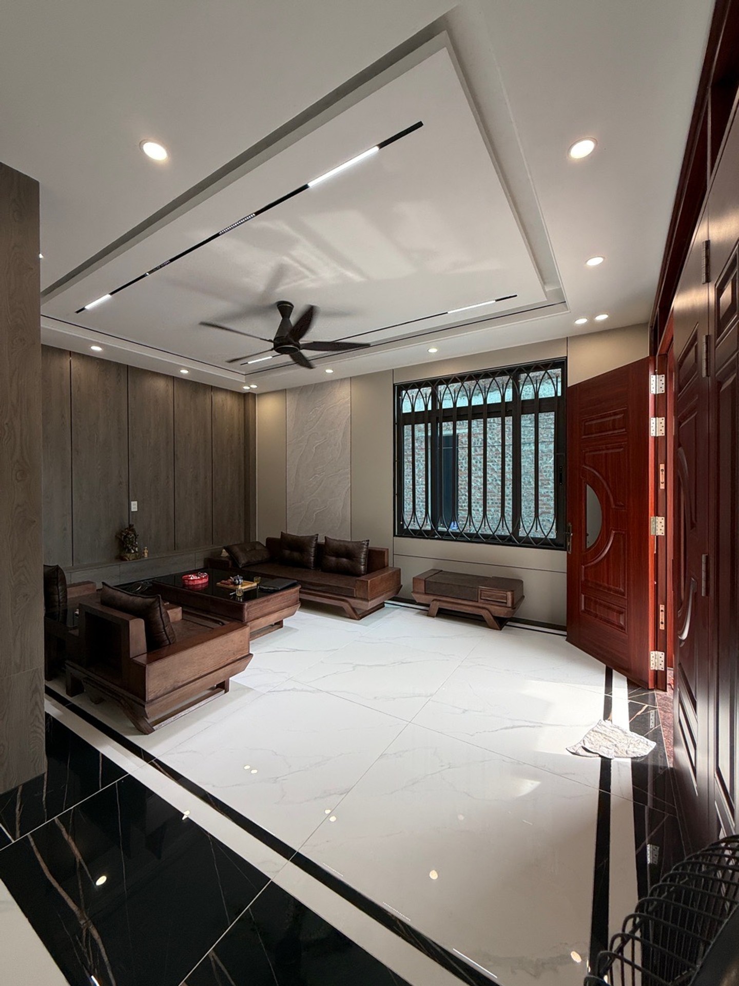 Nhà riêng lô góc thiết kế hiện đại tại An Dương với mặt tiền rộng