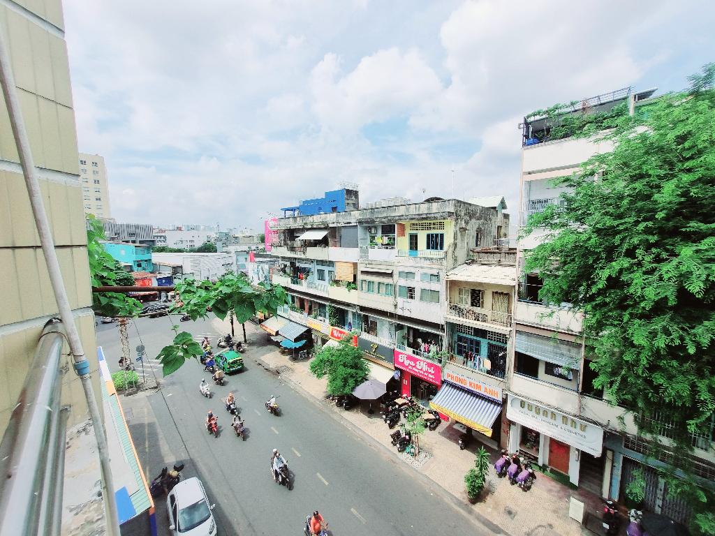 Nhà mặt phố ngã 6 sầm uất, giảm giá sốc chỉ 25 tỷ