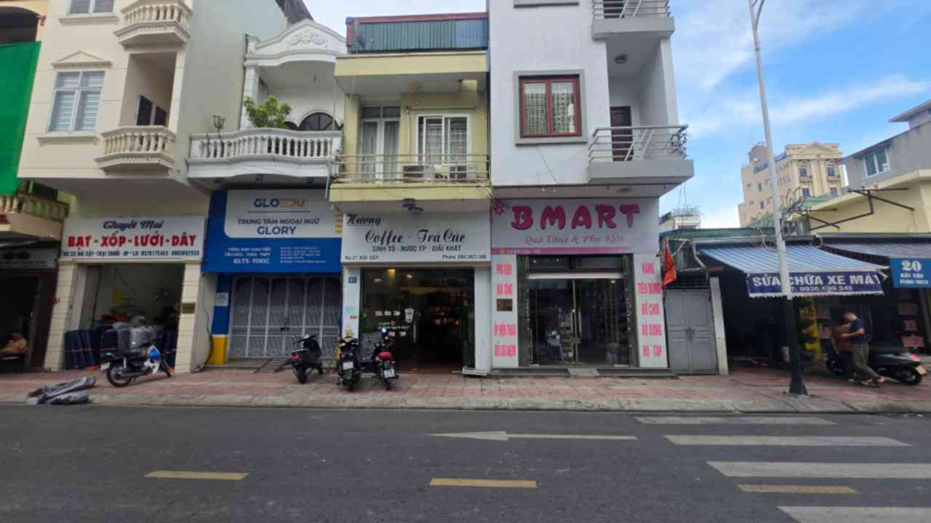 Nhà mặt phố 2,5 tầng hướng Đông Bắc tại Bãi Sậy Trại Chuối phù hợp kinh doanh và ở