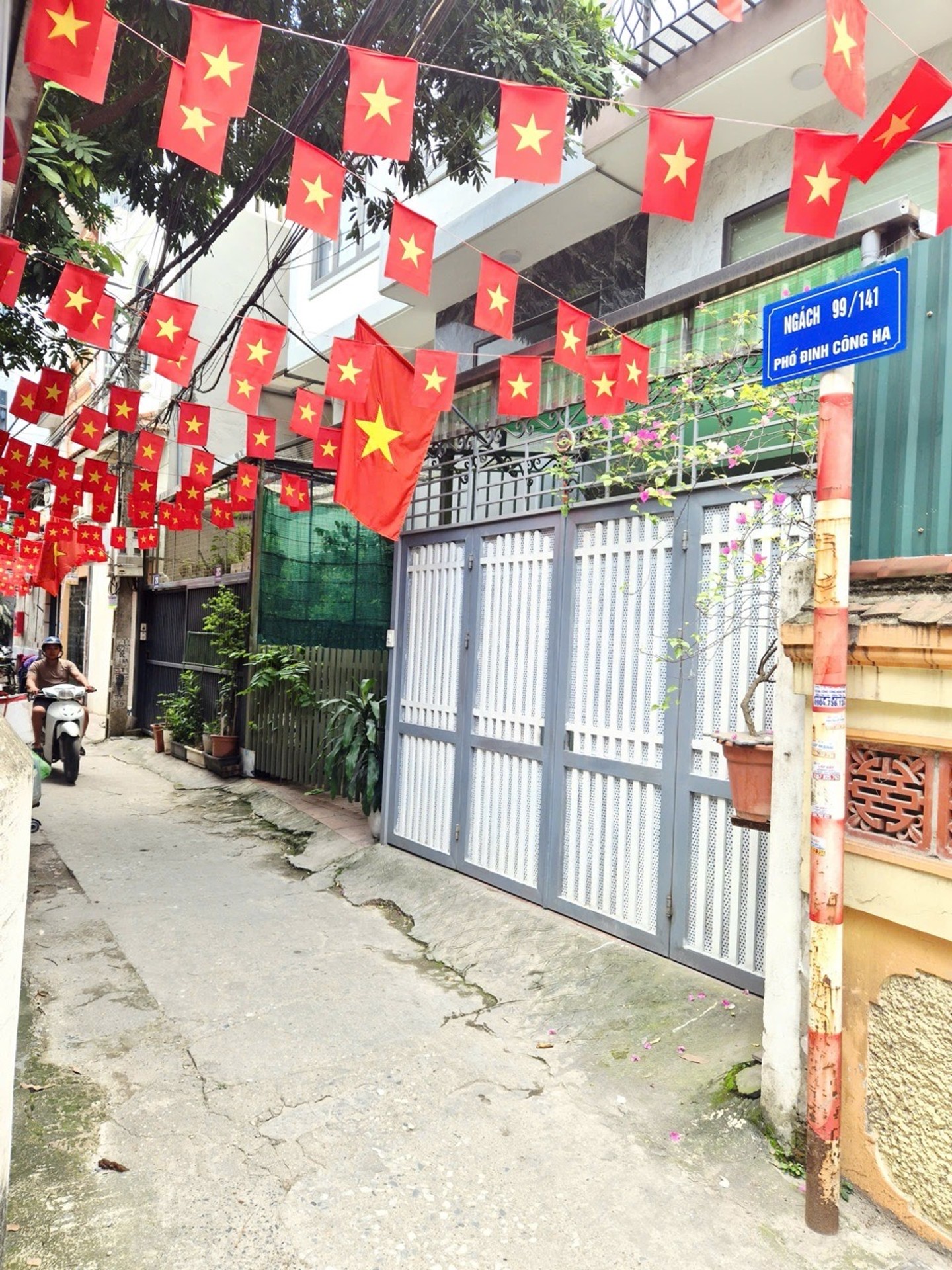 Nhà Riêng 4 Tầng View Hồ Định Công, Thiết Kế Tinh Tế, Đón Gió Thoáng sáng.