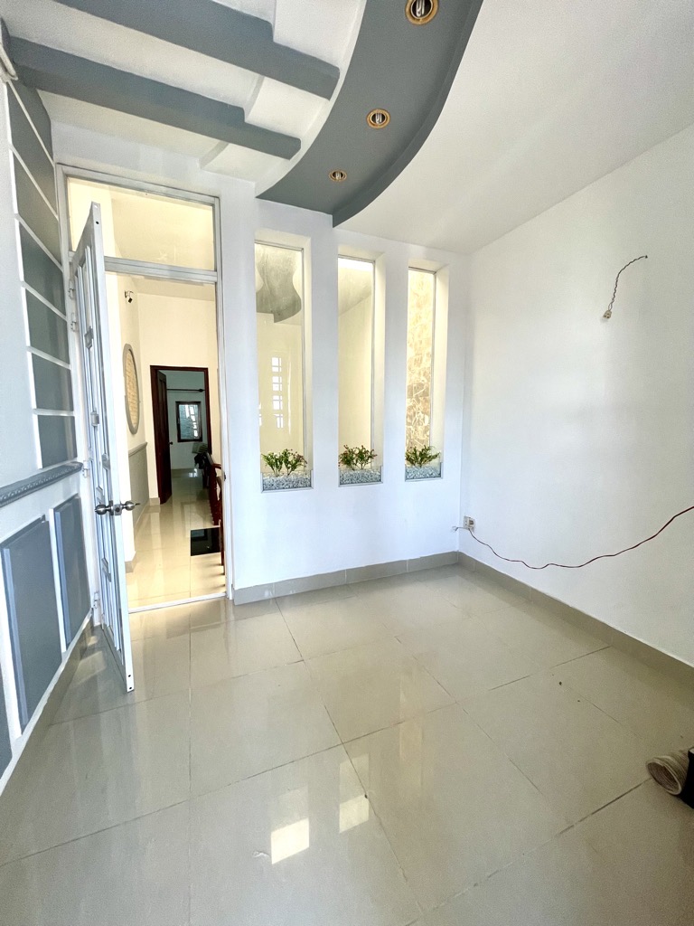 Nhà riêng 3 tầng 72m2, ô tô tránh, giá mới 5.7 tỷ Tân Thới Hiệp