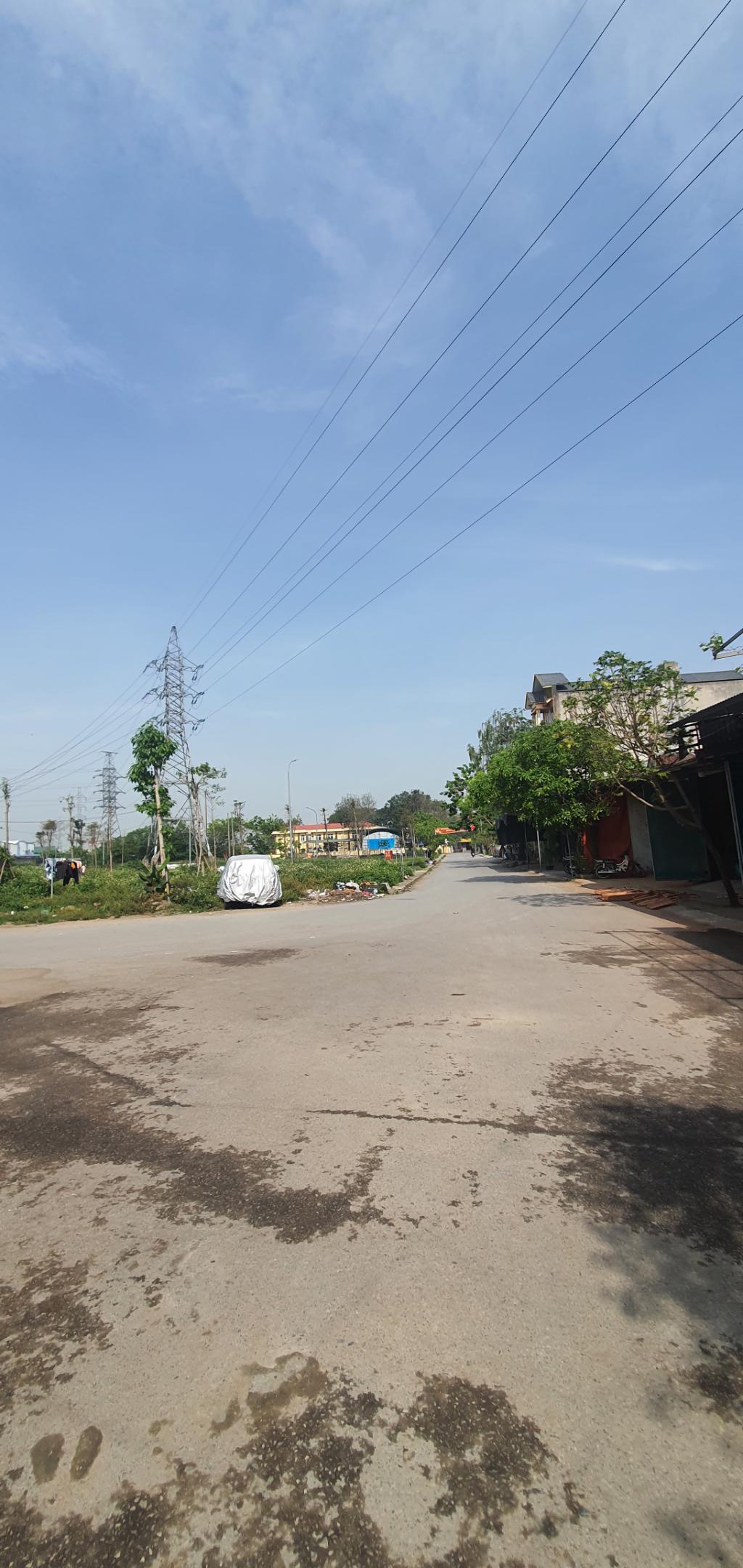 Bán nhà mặt phố tại Thôn, mặt tiền rộng 20m, giá 7.8 tỷ