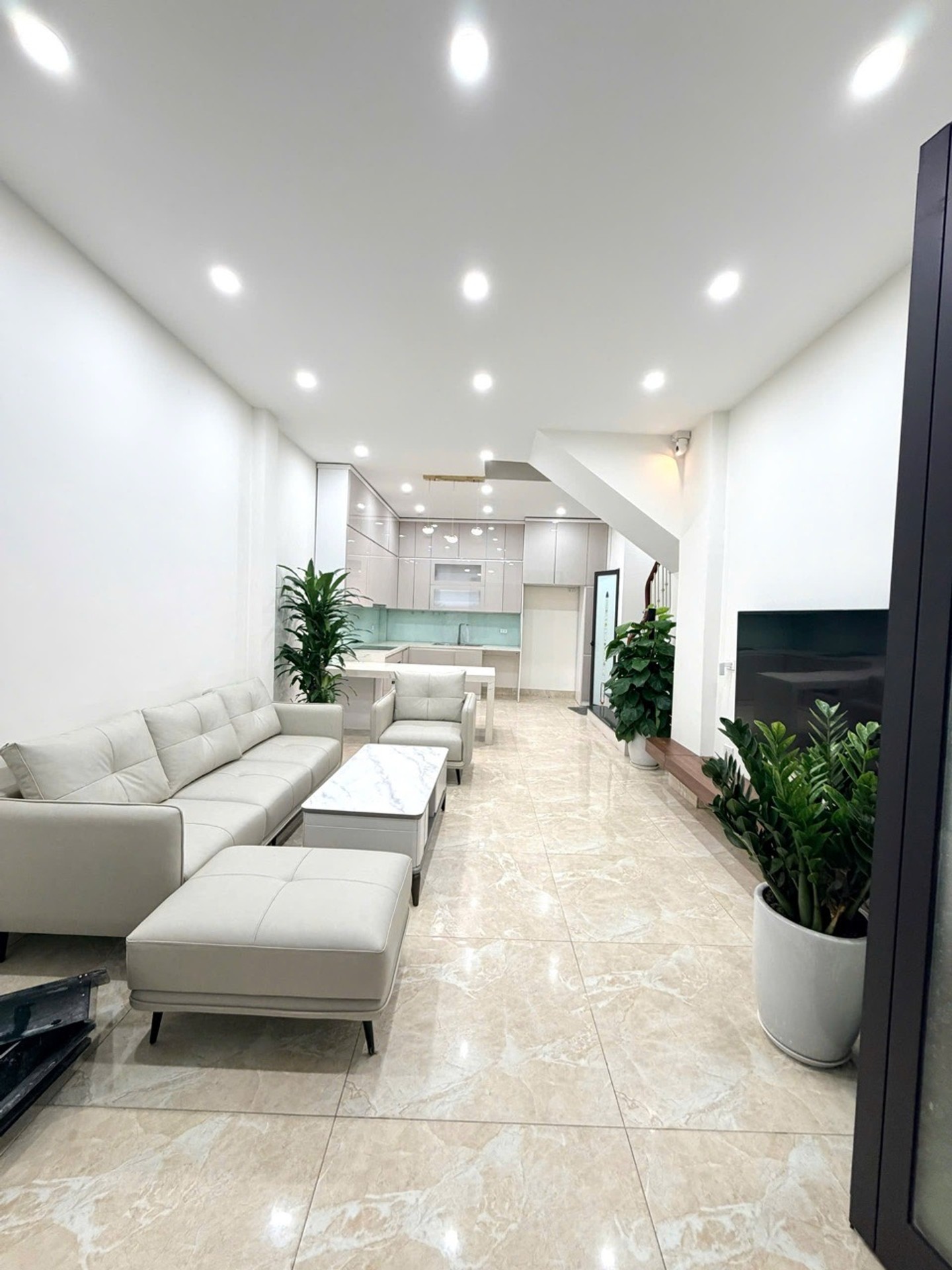 Mỹ Đình, 40m, 5tầng, 6ngủ, ô tô đỗ cổng, full nội thất, kinh doanh, ở sướng, sổ nở hậu, giảm 1,5tỷ
