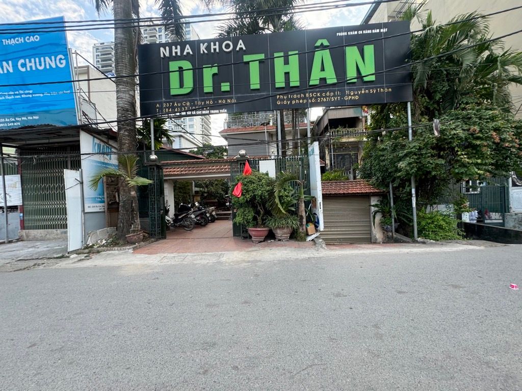 Bán toà nhà MP Âu Cơ ngã 3 ks Thắng Lợi không vướng cầu. 240m2 MT 10m 105 tỷ. 0868779497 có giá tốt