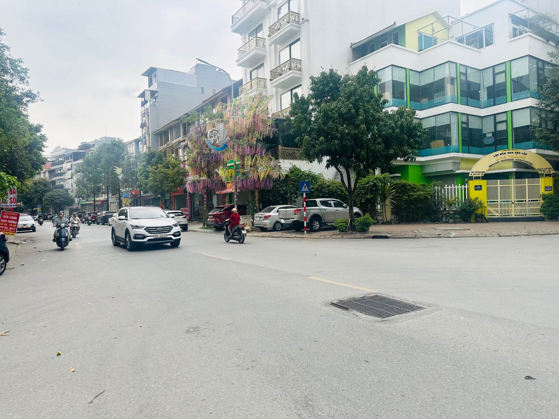 Bán liền kề 5 tầng hiện đại gần trường học Yên Xá