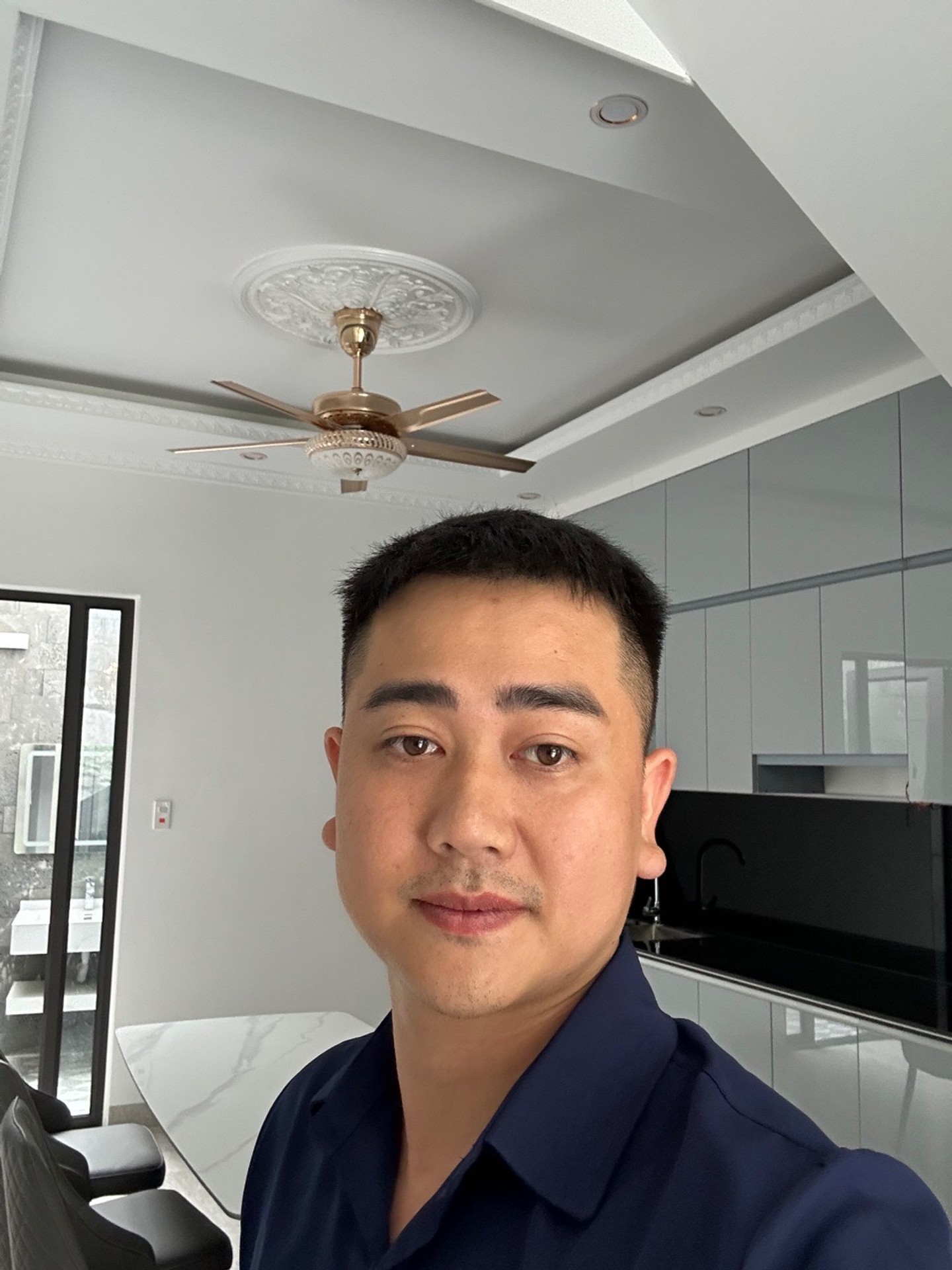Nhà riêng 3 tầng rưỡi thiết kế hiện đại tại khu vực có hạ tầng hoàn chỉnh