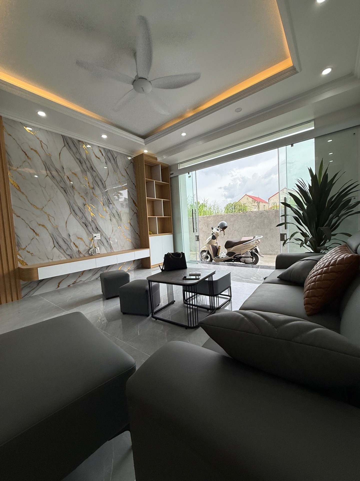 Nhà riêng 3 tầng thiết kế hợp lý tại trung tâm An Dương, gần chợ Lương Quán