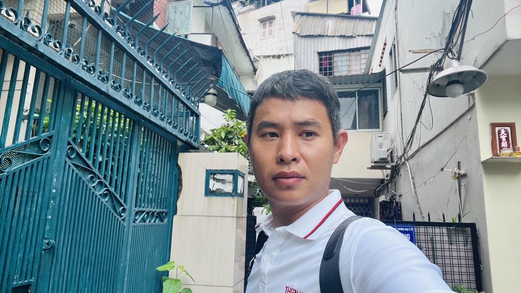 Nhà mặt tiền rộng rãi quận 5, giá mềm chờ chủ mới