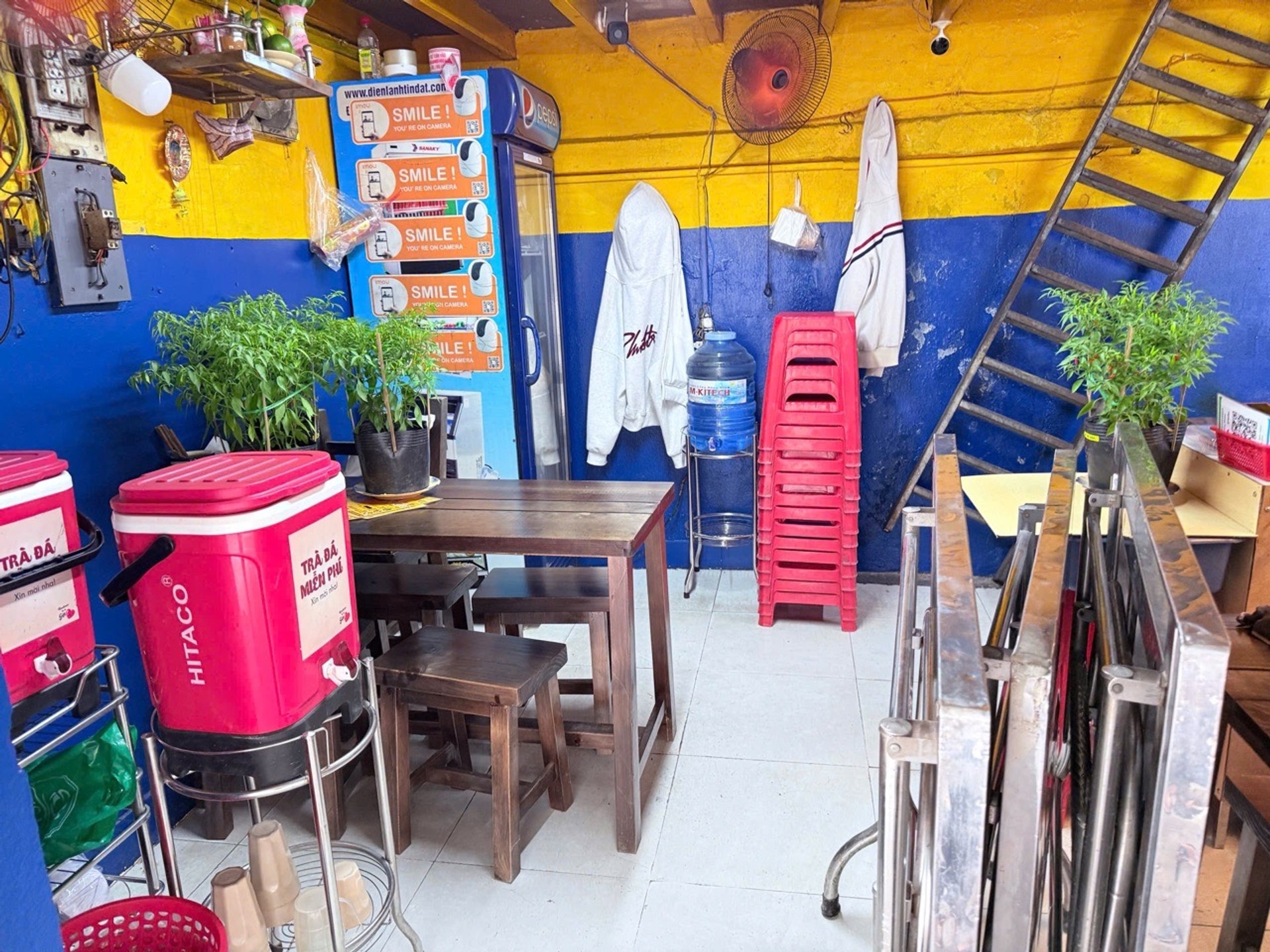 Bán nhà mặt phố kinh doanh sầm uất tại quận trung tâm, 2 tầng