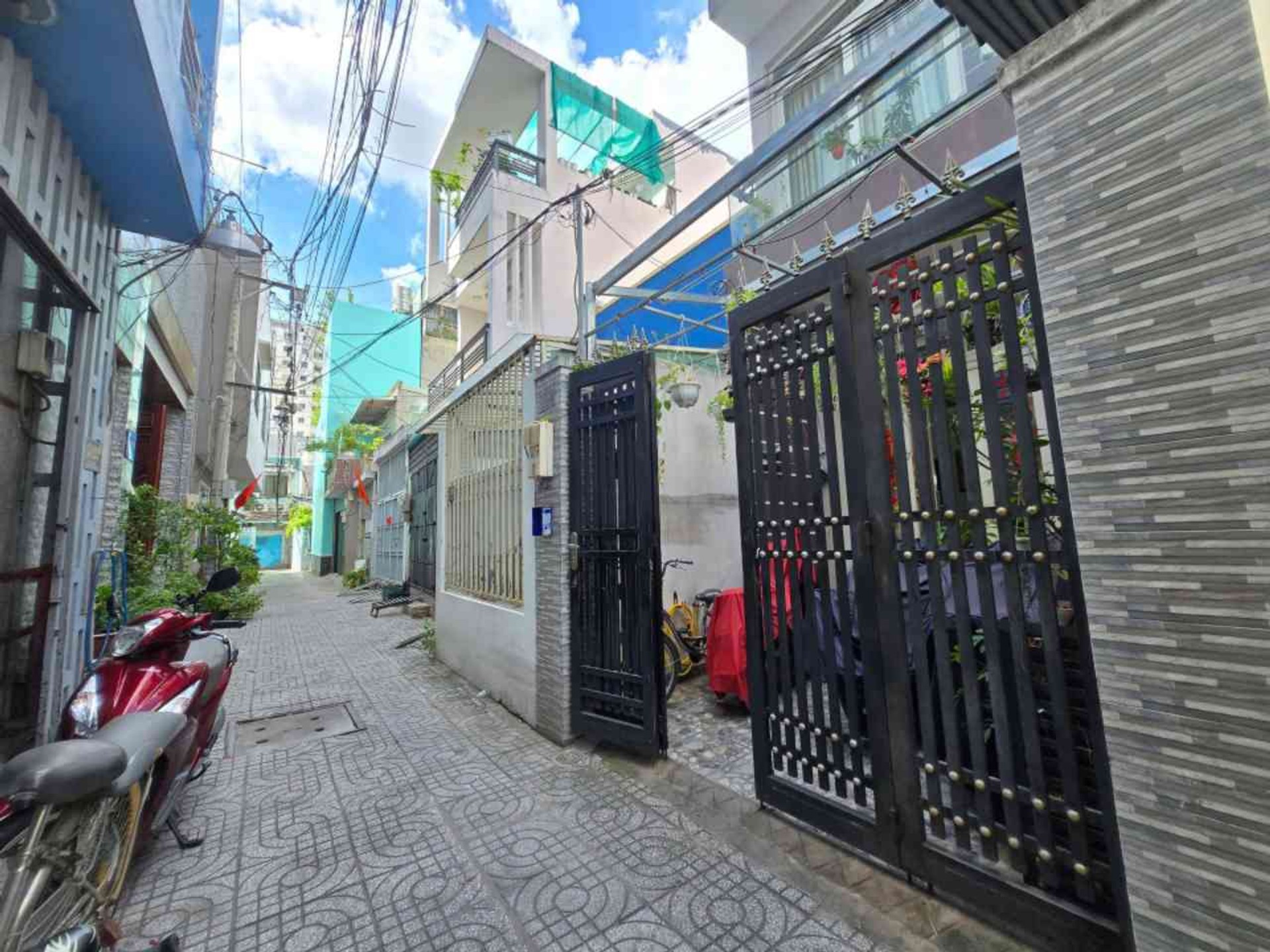 Nhà 2 mặt tiền Hiệp Bình Chánh, 3 tầng, gần Giga Mall
