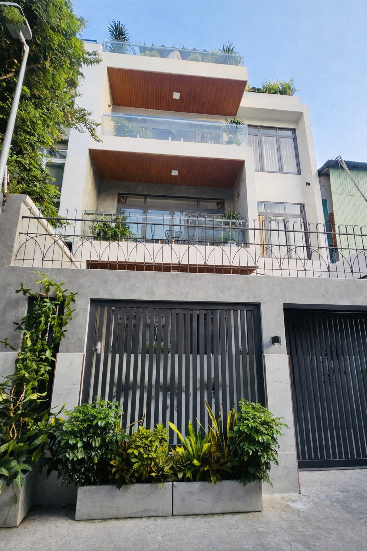 Biệt thự sang trọng Nguyễn Chí Thanh, 4 tầng có thang máy