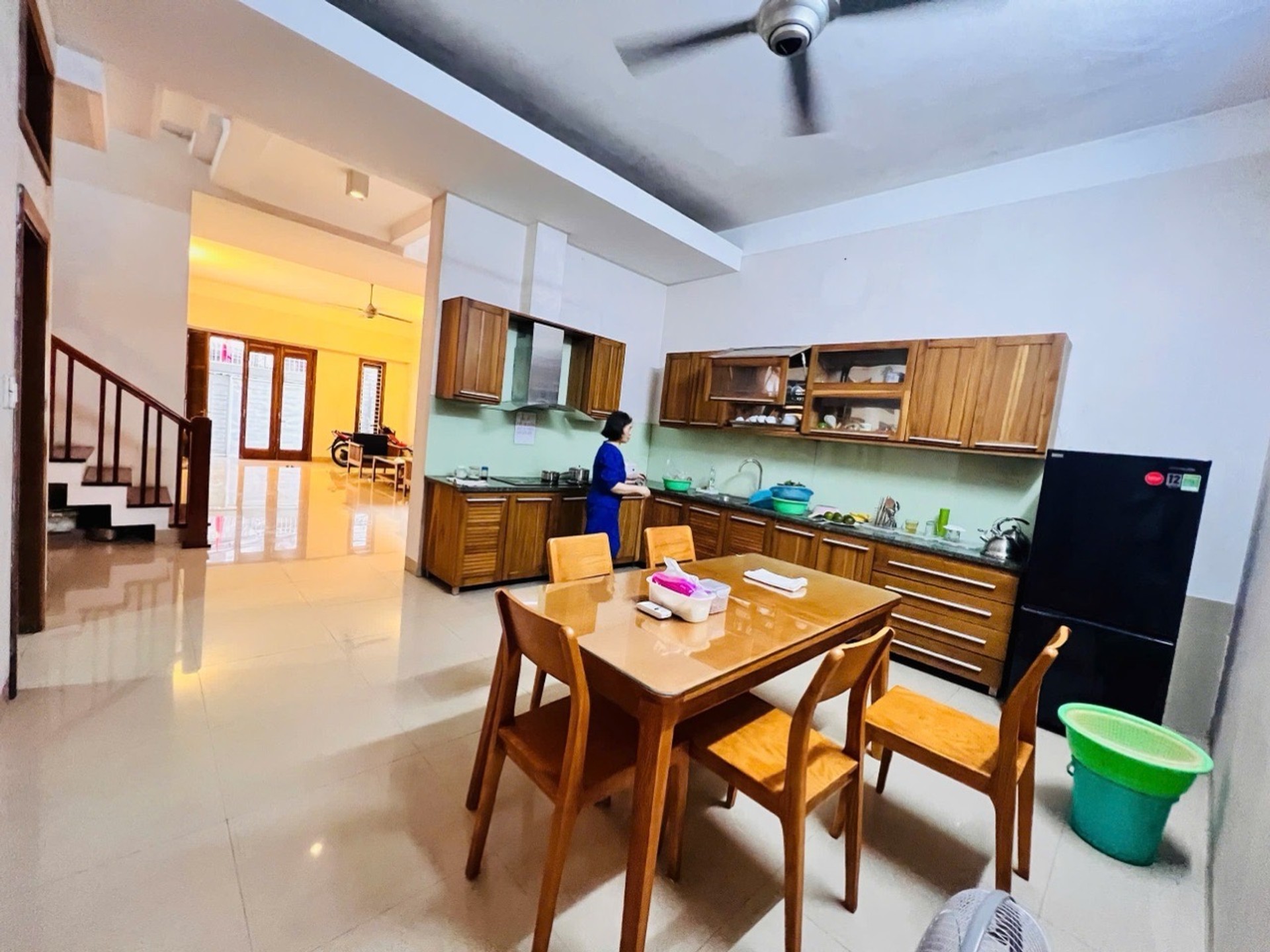 Bán nhà 4 tầng rộng 105m2 trên Võng Thị Tây Hồ giá tốt