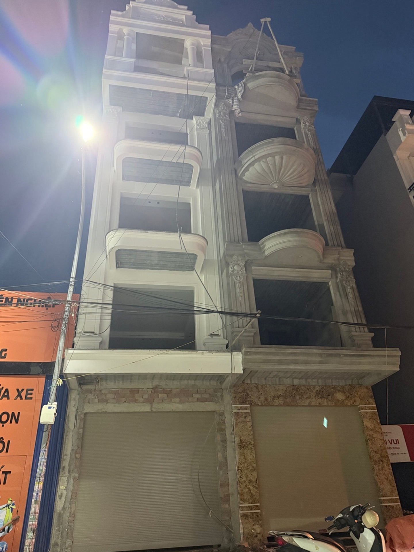 Shophouse 5 tầng thang máy tại khu vực Lê Hồng Phong