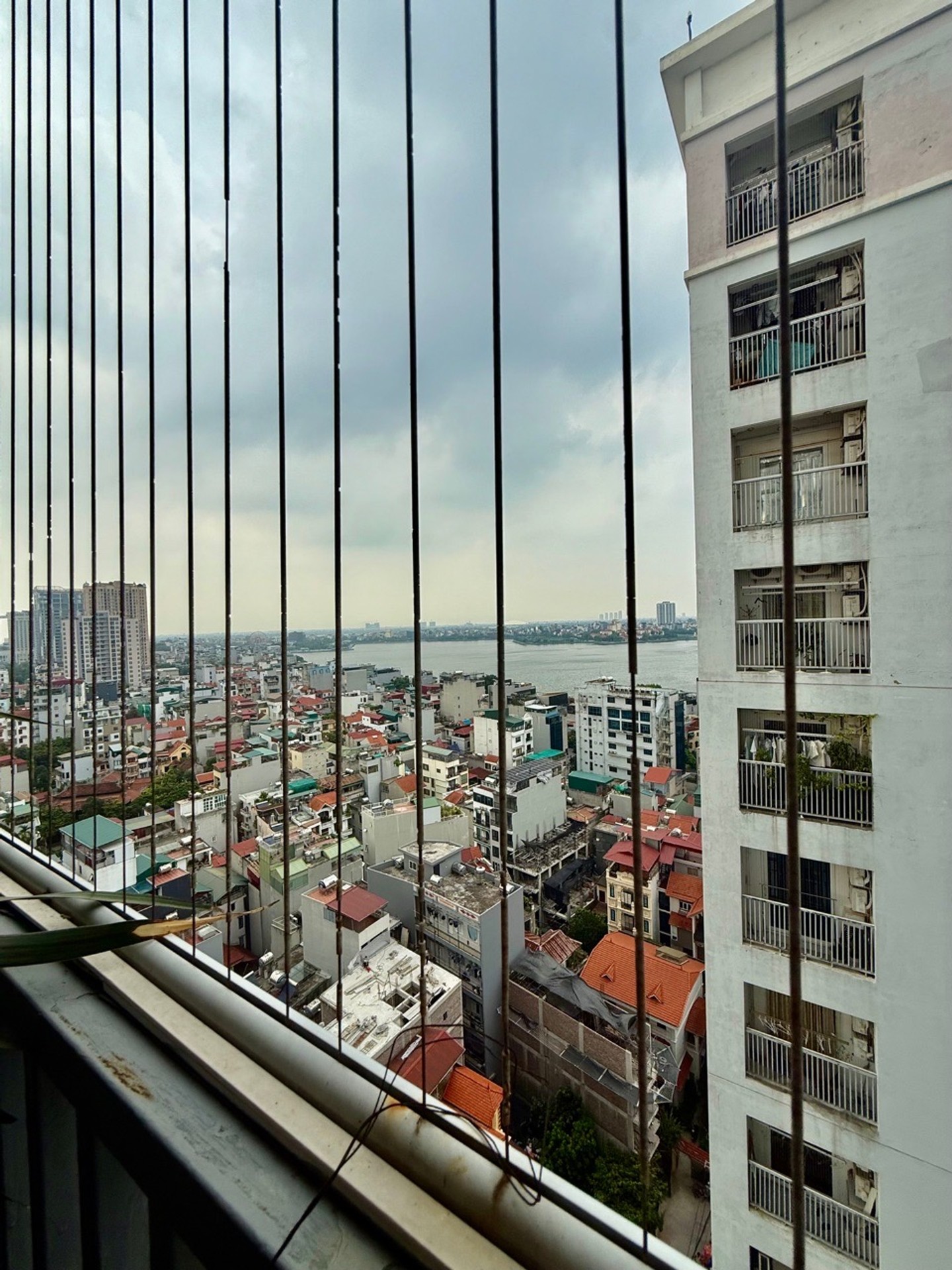 Bán căn hộ 86m2 tại Xuân La Tây Hồ, lô góc 3 mặt thoáng , 2 PN