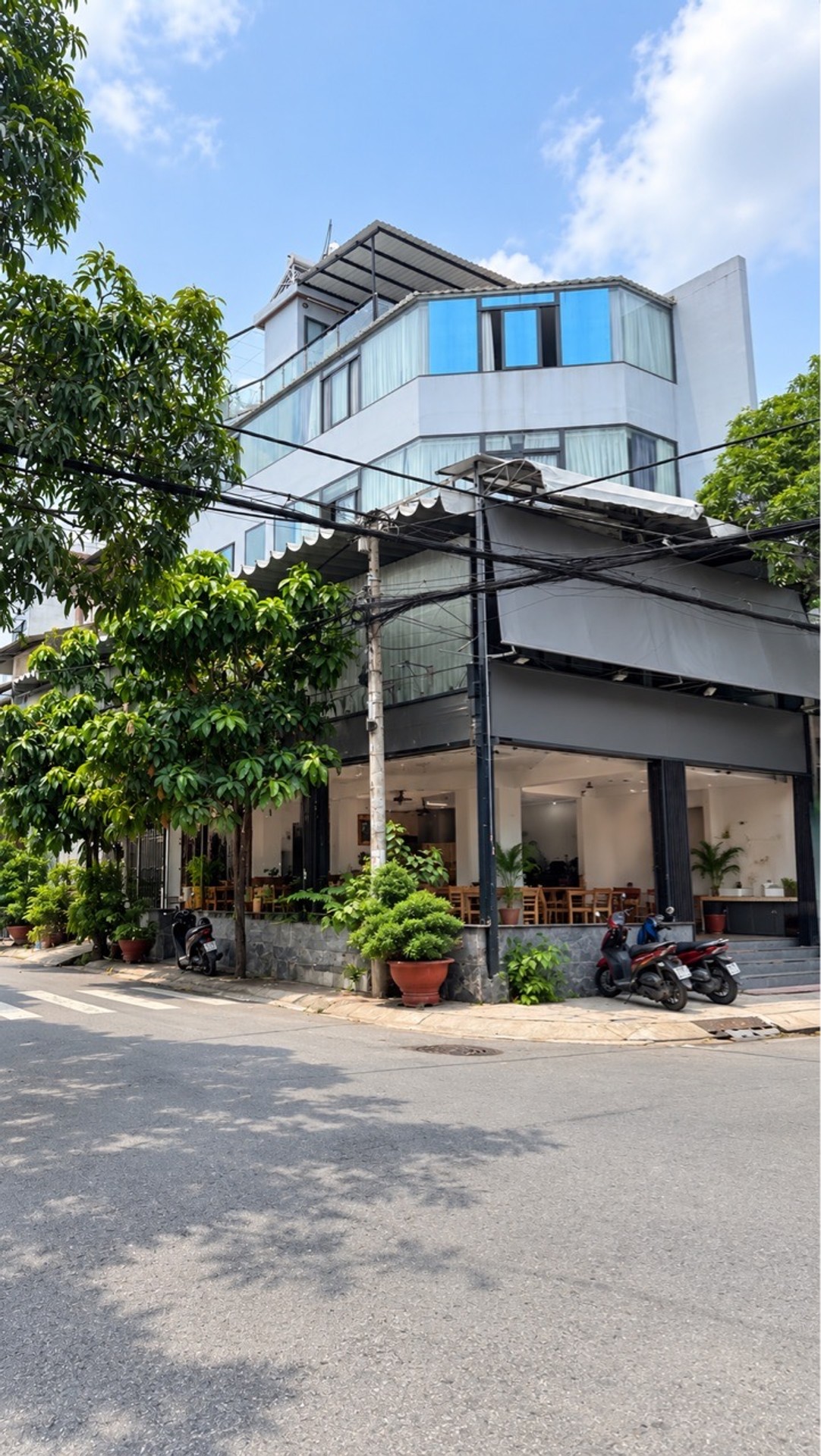 Nhà góc hai mặt tiền sang trọng tại Tân Phú