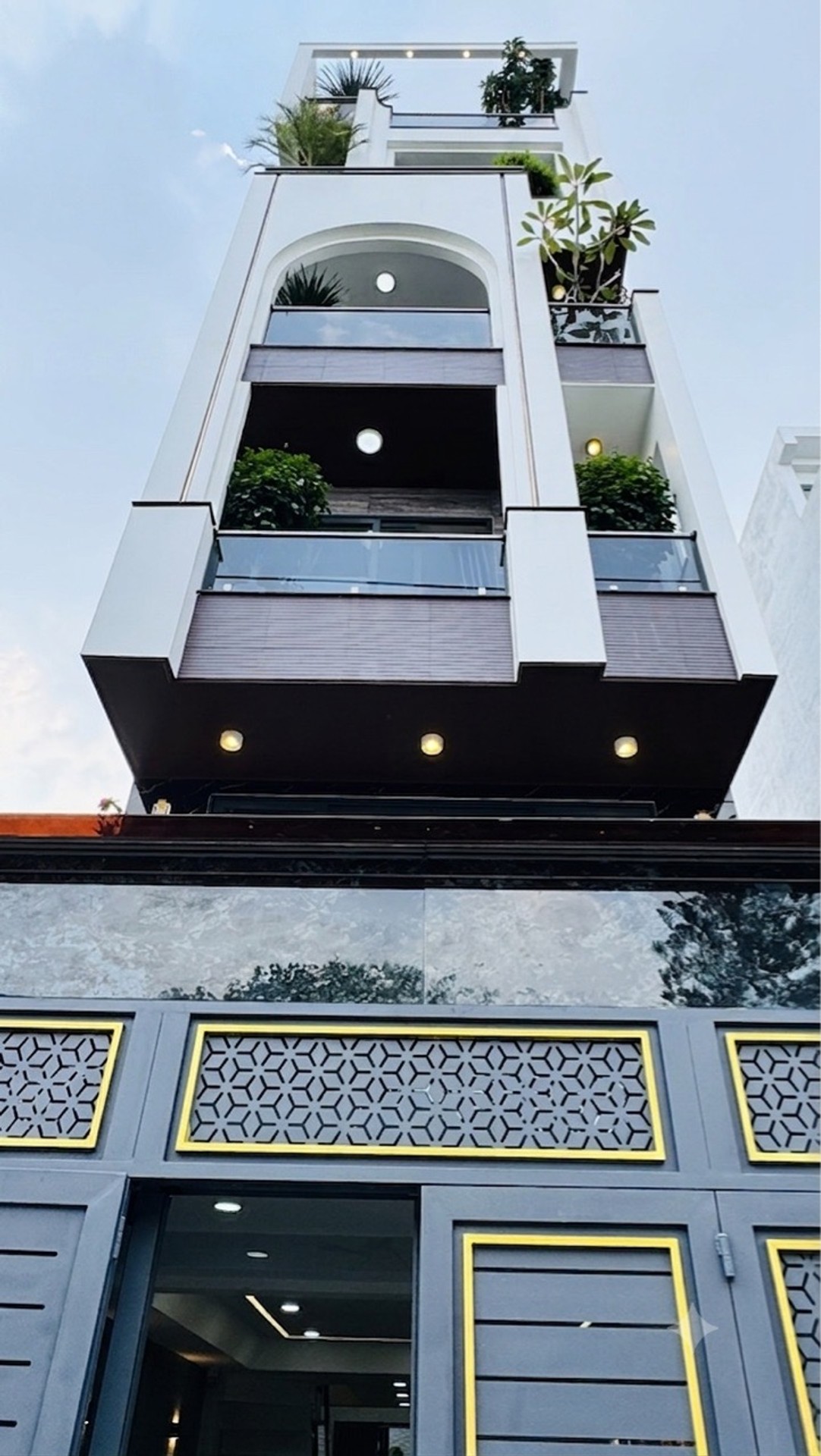 MẶT TIỀN GÒ VẤP – 6 TẦNG THANG MÁY – NHÀ MỚI 100% – 13,5 TỶ
📐 4 × 17,6m | ~70m² vuông vức
🏢 6L