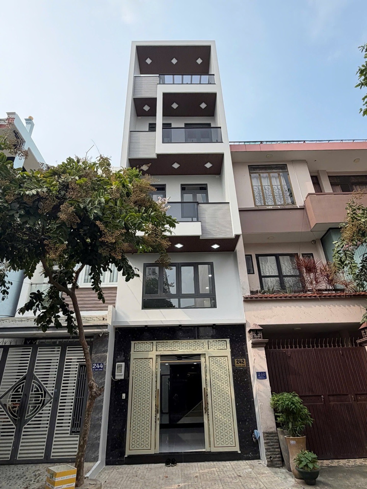 Nhà 5 tầng mặt phố Phú Thạnh Tân Phú .