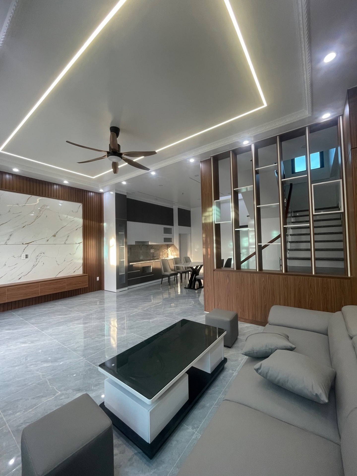 Bán nhà riêng 3 tầng tại Đồng Quang - Đặng Cương với thiết kế hiện đại và gara ô tô