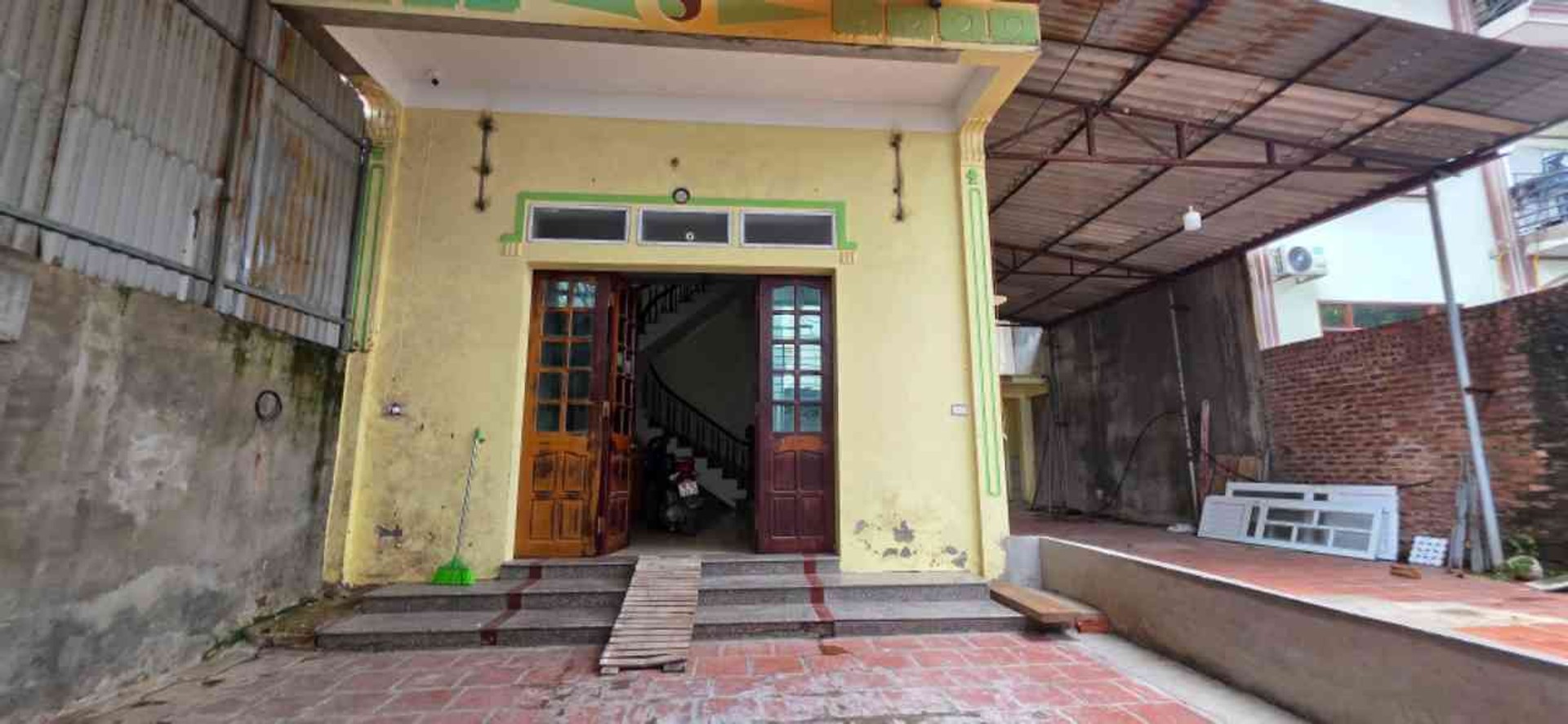 Bán nhà 2 tầng 100m2 - Ô cách bắc ninh