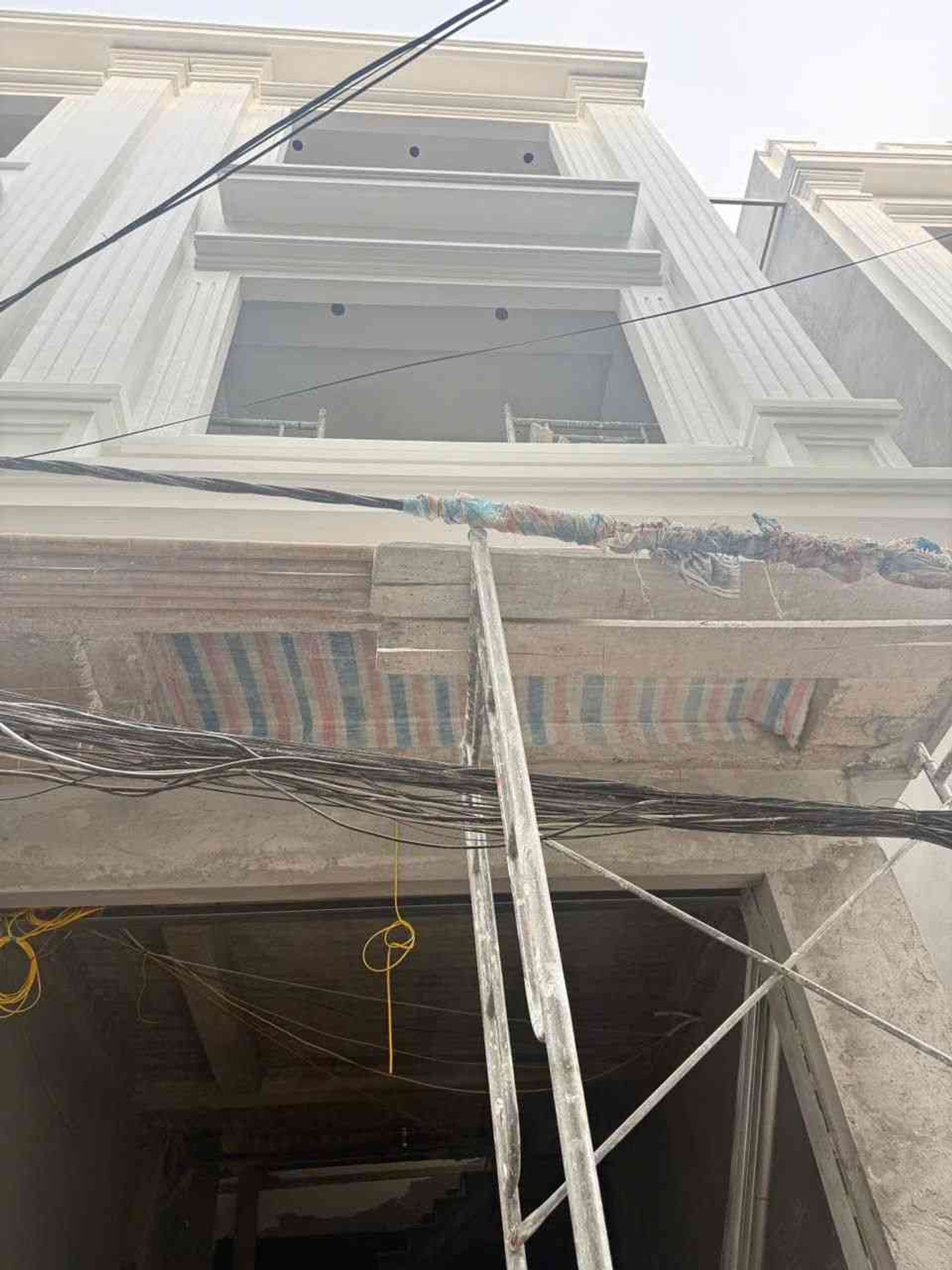 Nhà riêng 4 tầng lô góc xây mới tại khu vực Trung Lực, thiết kế hiện đại phù hợp kinh doanh
