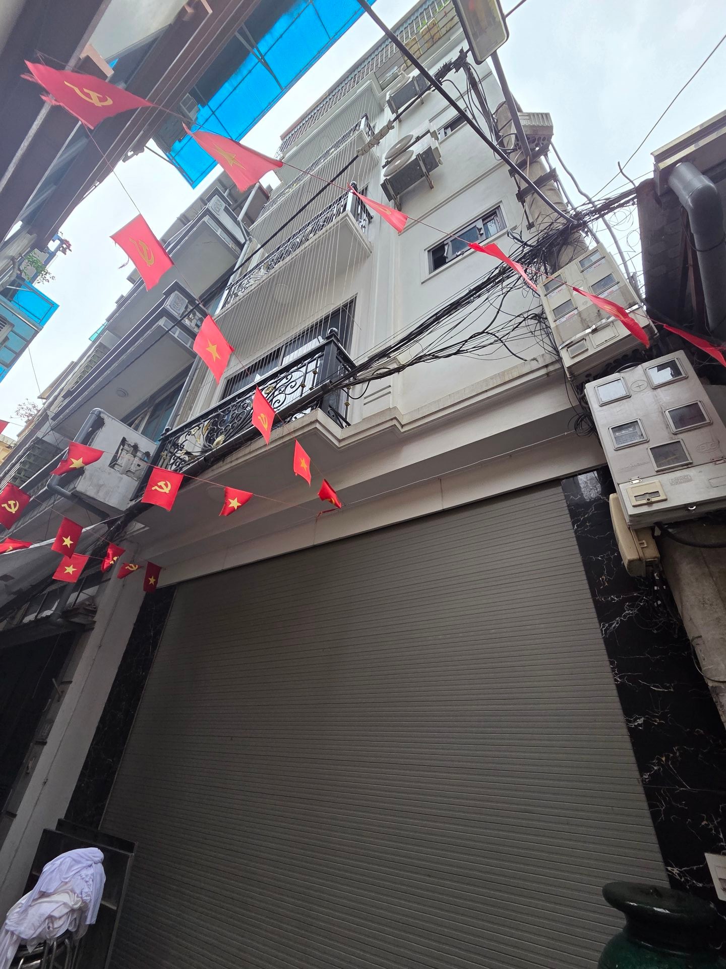 Ngã tư vạn phúc hà đông, 5tầng,mặt tiền quyền lực, ô tô đỗ cổng.