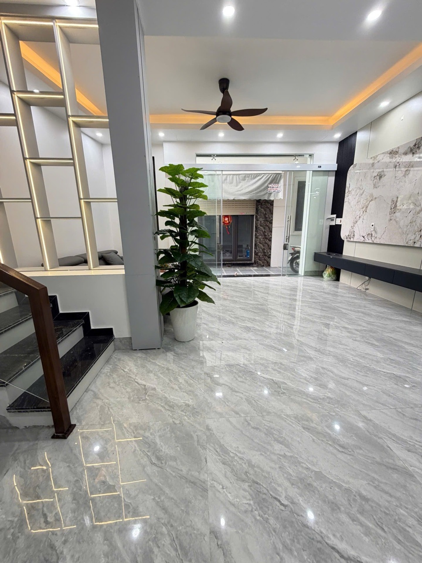 Nhà mới xây độc lập tại Miếu Hai Xã với thiết kế 4 phòng ngủ tiện nghi