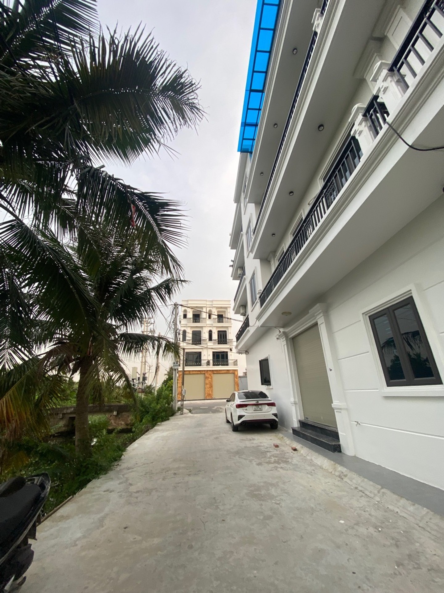 Nhà lô góc 4 tầng thiết kế hiện đại tại tổ dân phố Phúc Hải, Dương Kinh